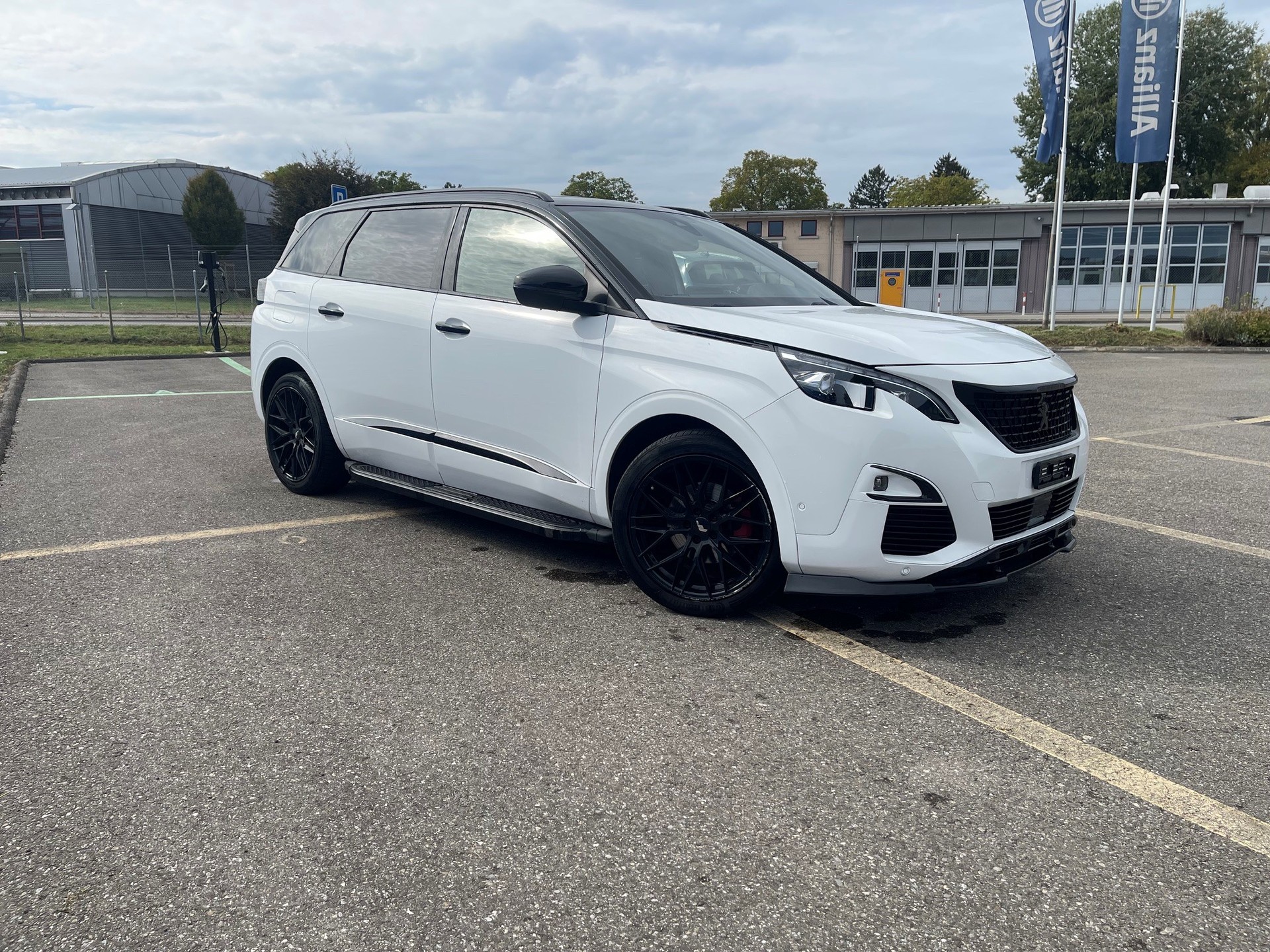 PEUGEOT 5008 1.6 PureTech GT Line-image-7