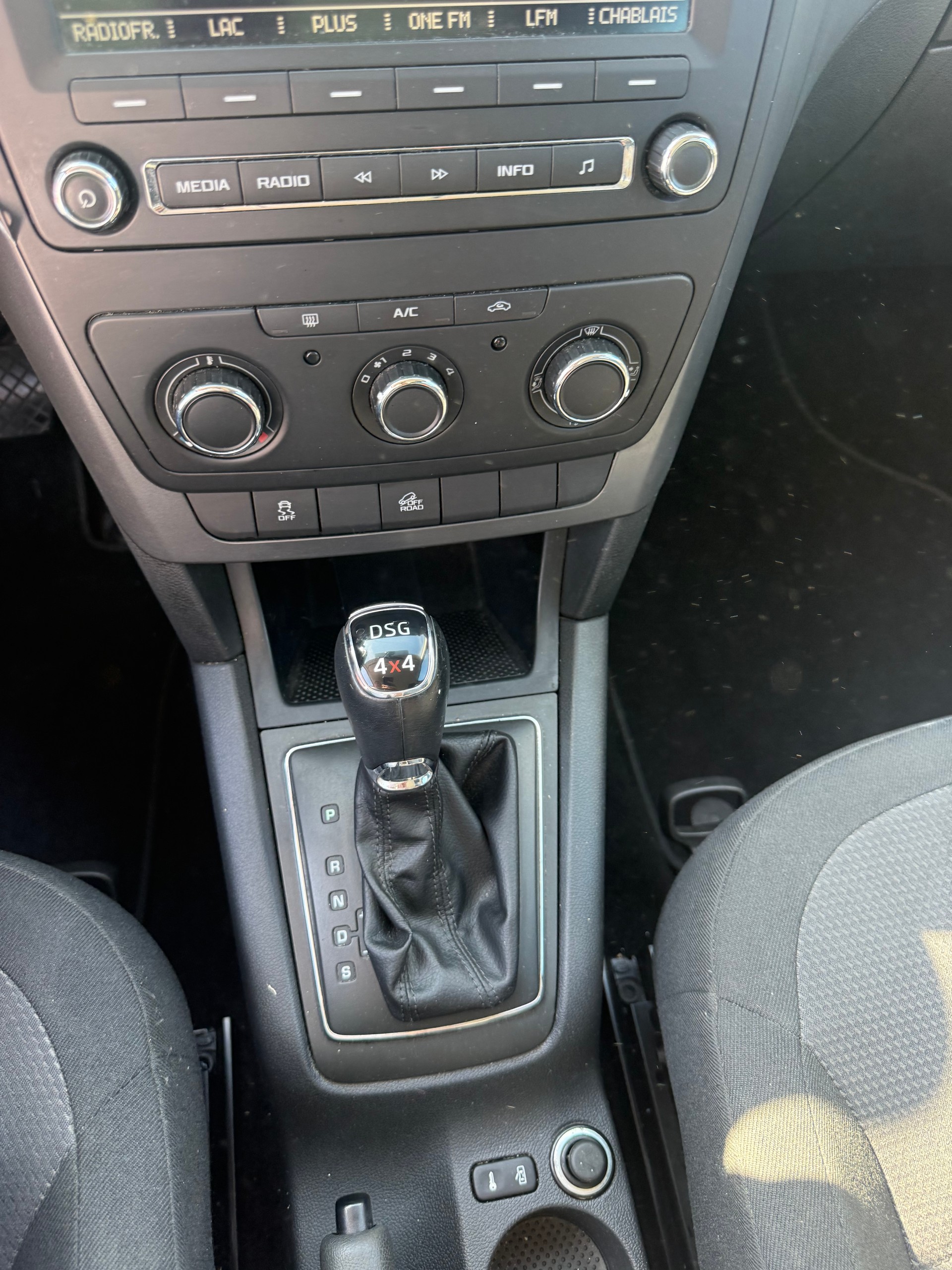 SKODA Yeti 1.8 TSI Adventure 4x4 DSG-image-6