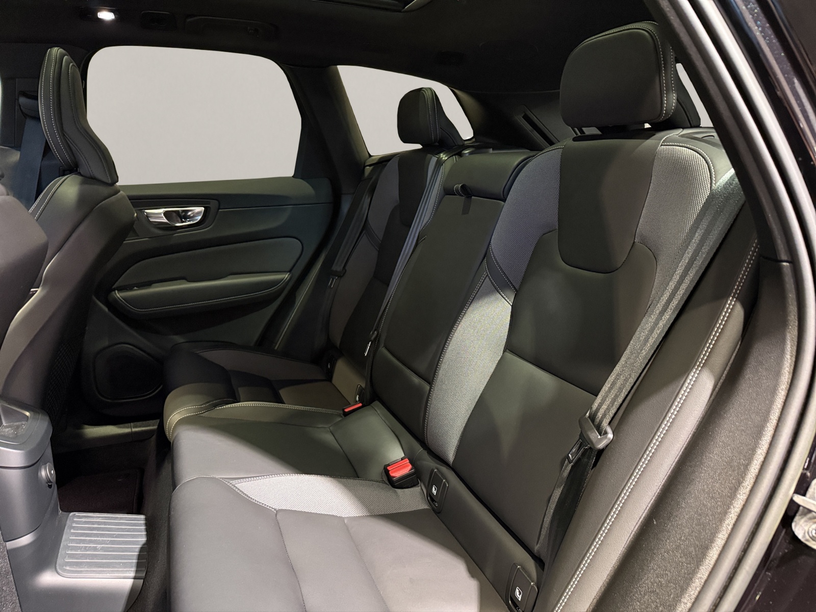 VOLVO XC60 2.0 T8 TE Ultimate Dark eAWD-image-5