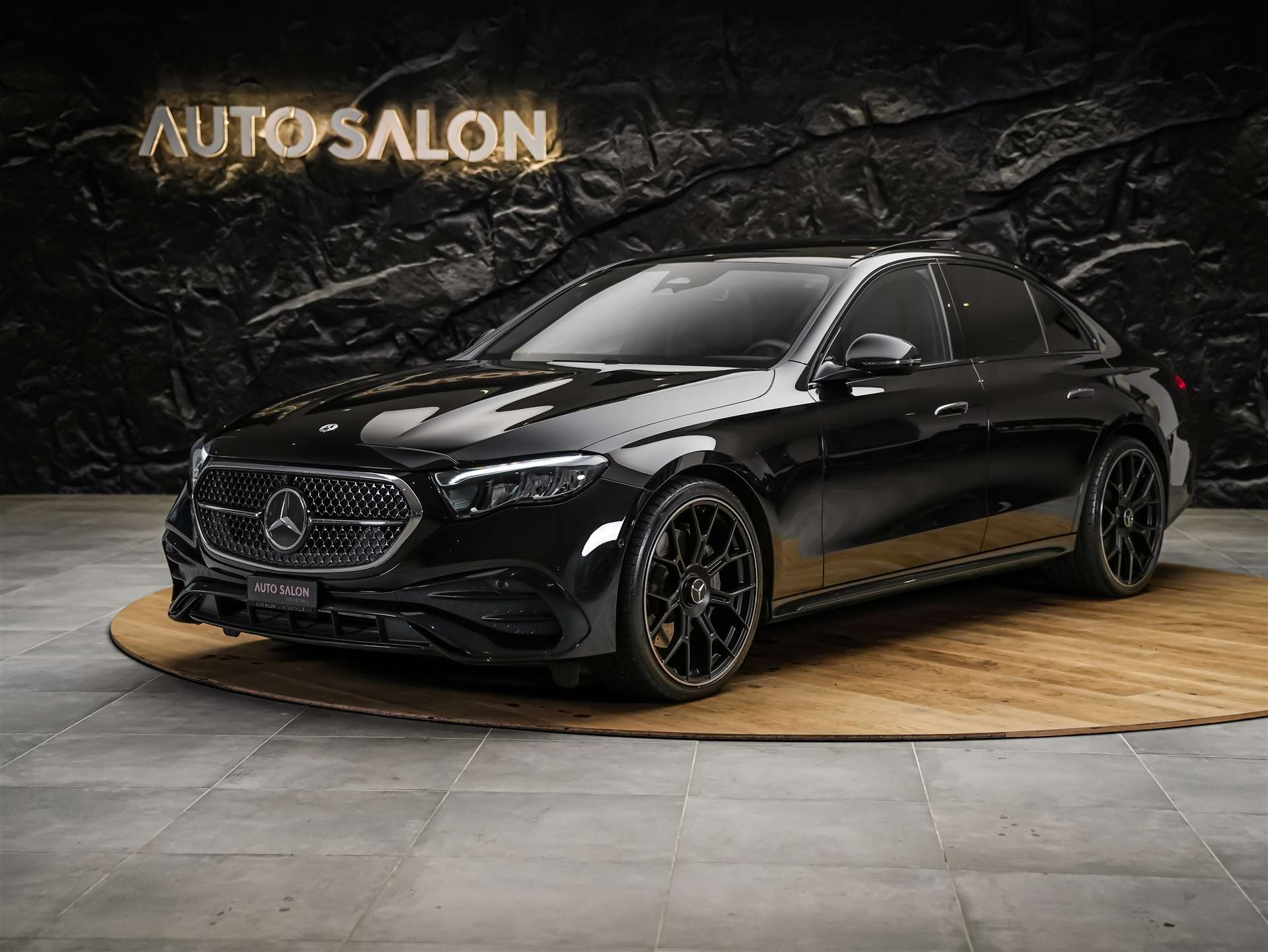 MERCEDES-BENZ E 220 d AMG Line 9G-Tronic *Werksgarantie*21" Felgen*Panorama*Lenkradheizung*-showroom-element-1