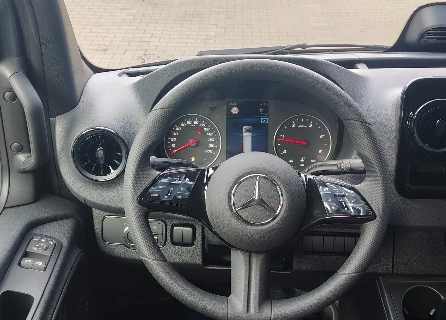 MERCEDES-BENZ Sprinter 319 CDI Standard 9G-TRONIC 4x4-image-6