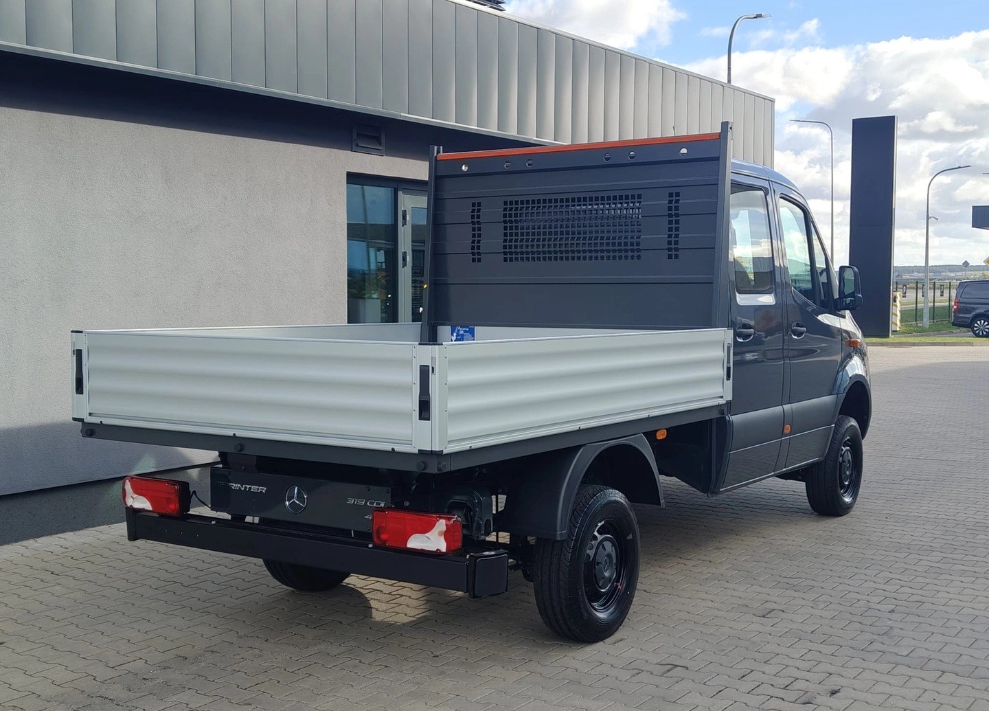 MERCEDES-BENZ Sprinter 319 CDI Standard 9G-TRONIC 4x4-image-4