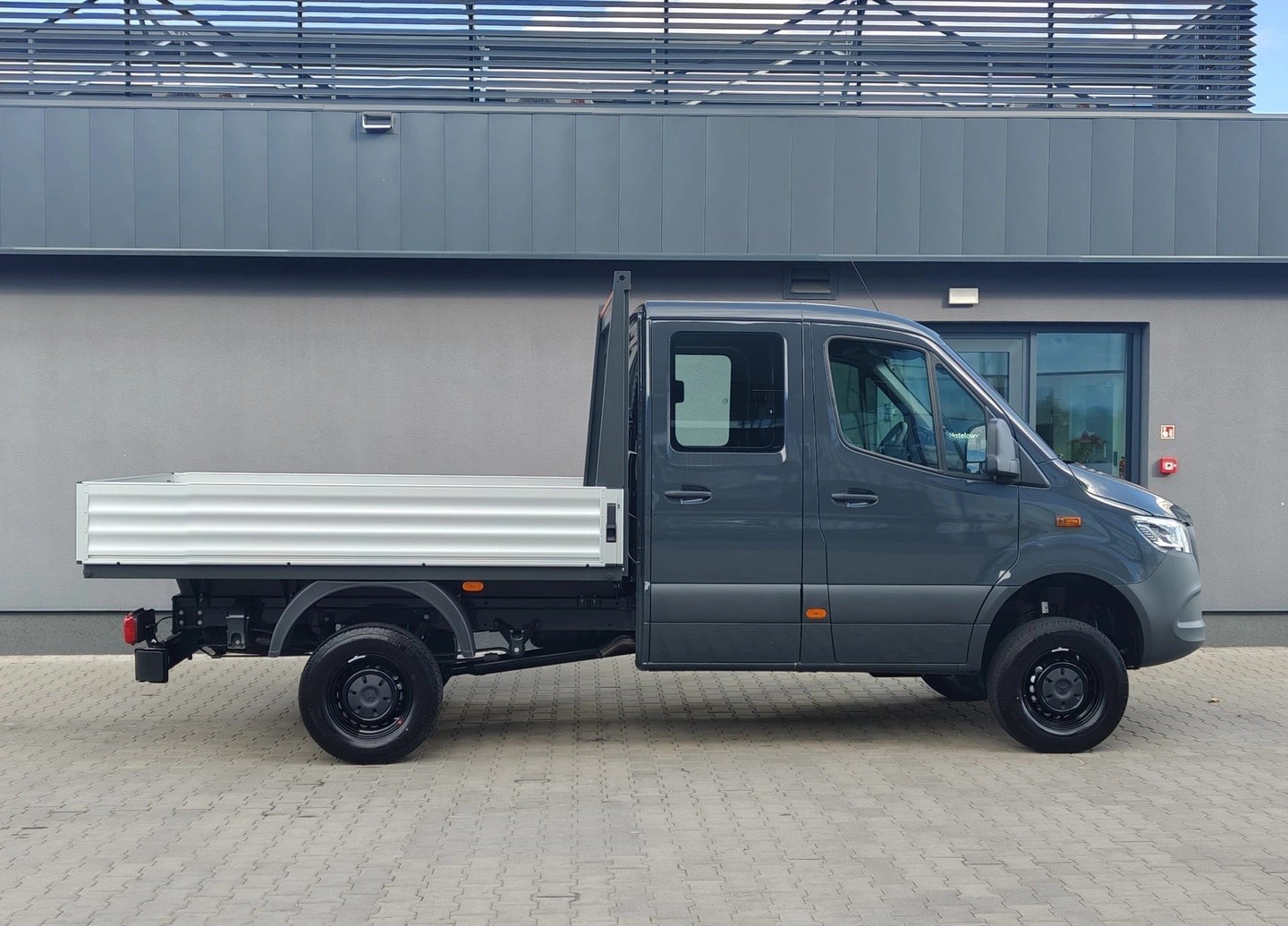 MERCEDES-BENZ Sprinter 319 CDI Standard 9G-TRONIC 4x4-showroom-element-2