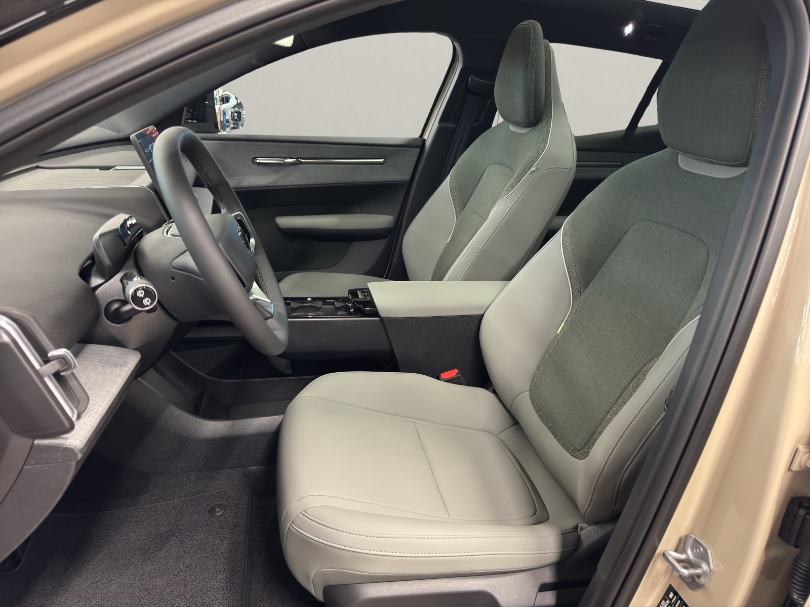 VOLVO EX30 CC E60 Twin Performance AWD-image-15