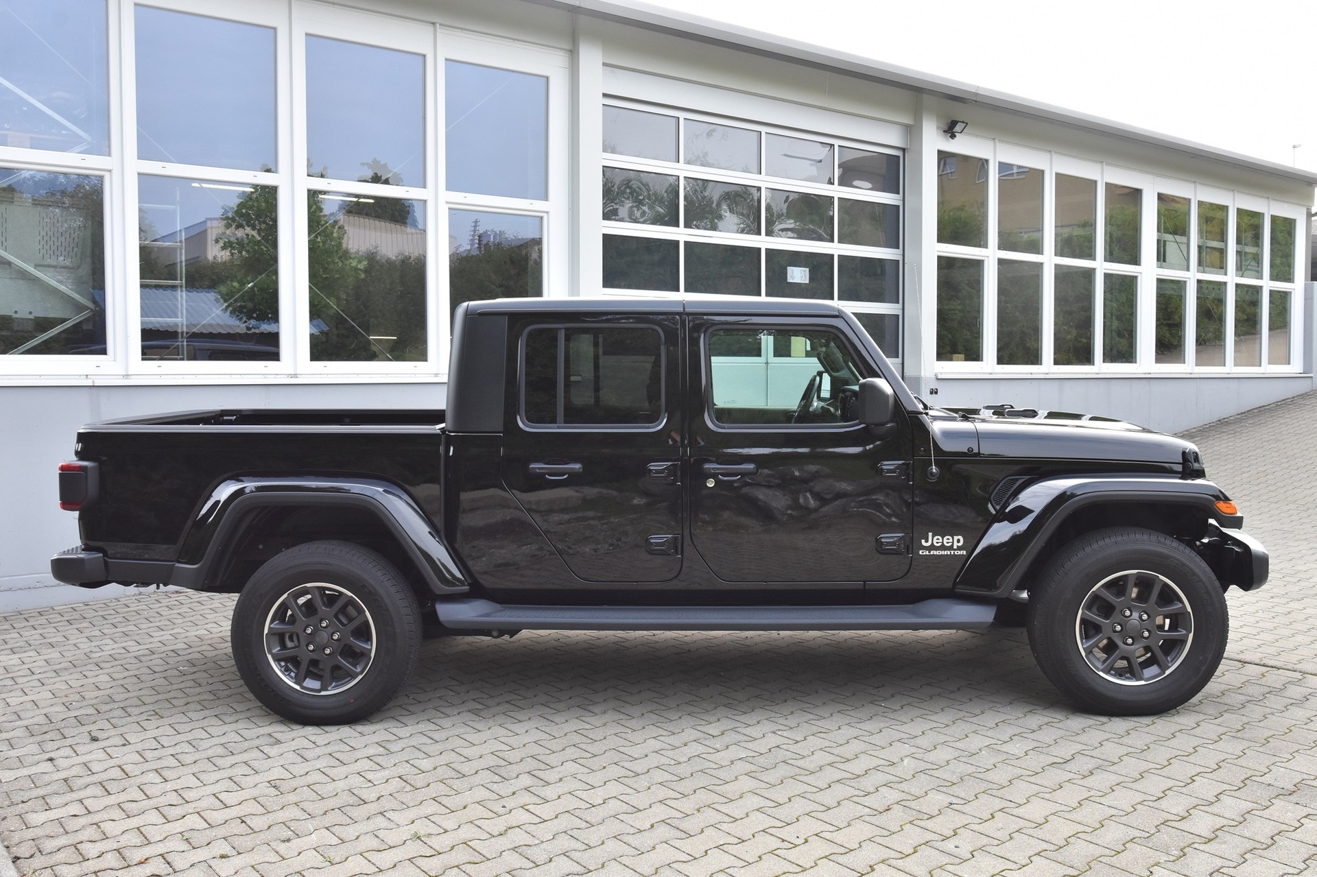 JEEP Overland-image-2