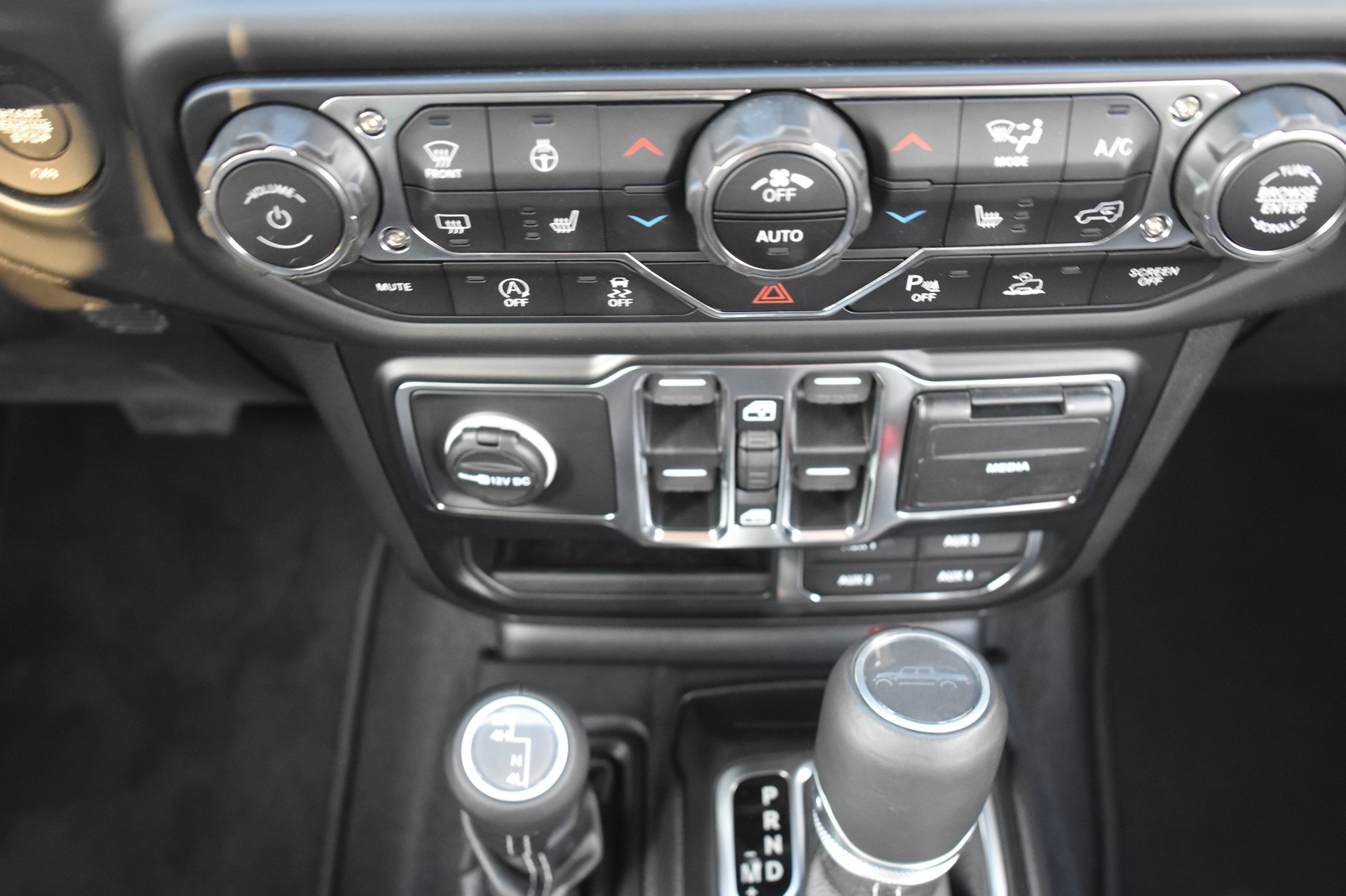 JEEP Overland-image-4