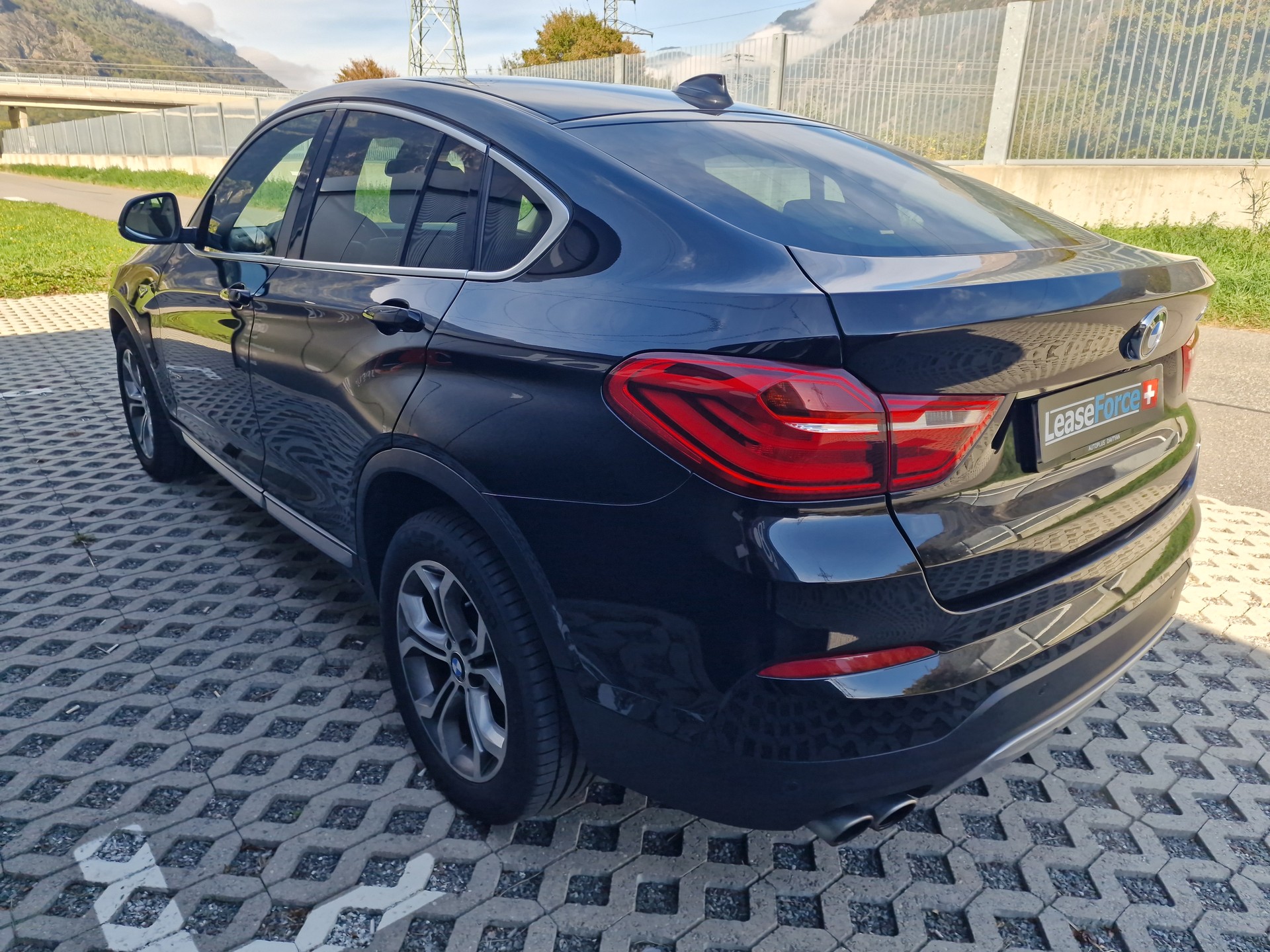 BMW X4 xDrive 28i Steptronic-image-3