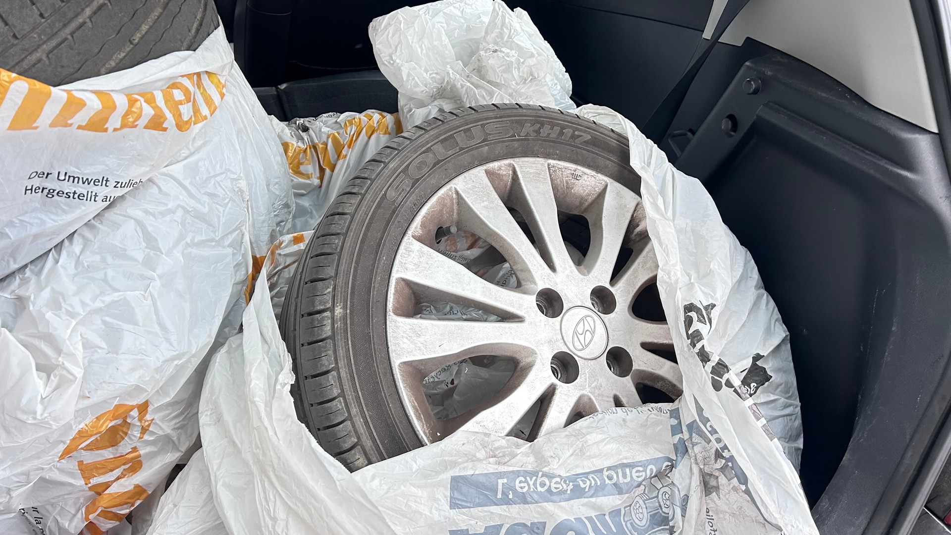 HYUNDAI i20 1.6 CRDi Premium-image-6
