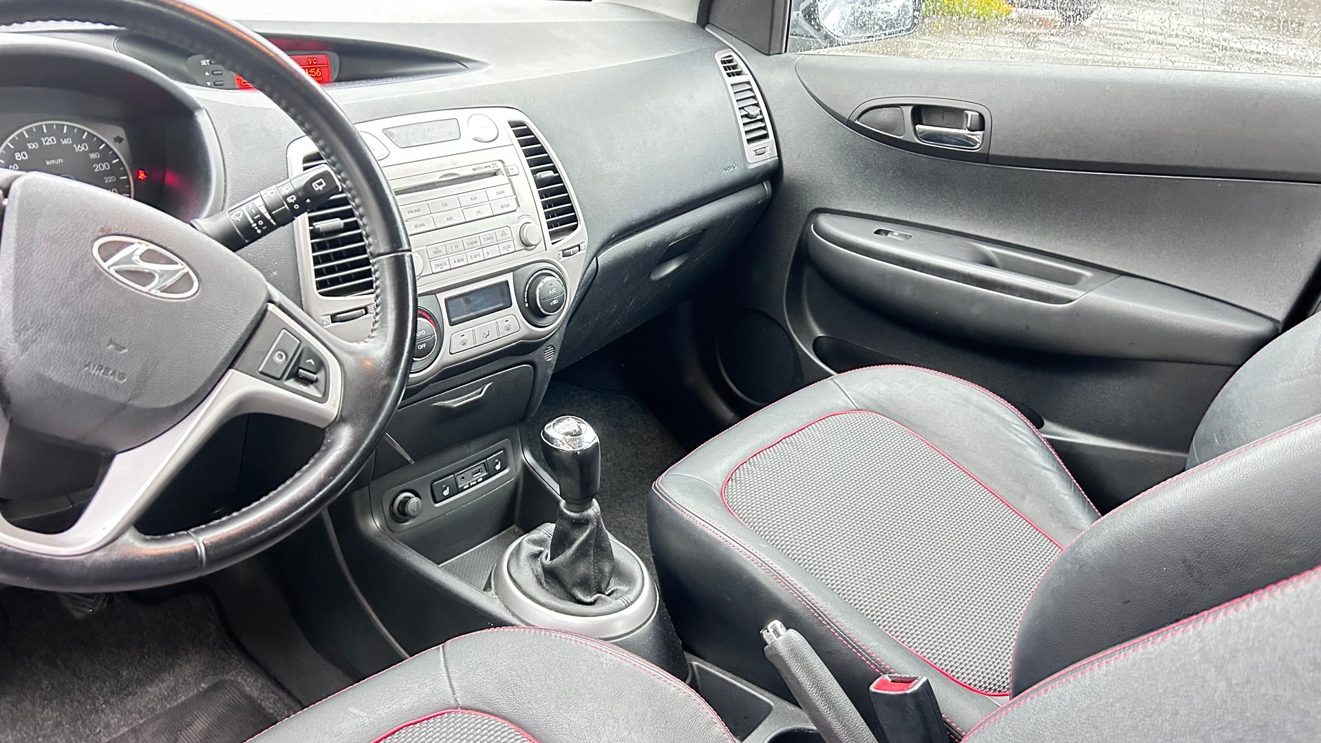 HYUNDAI i20 1.6 CRDi Premium-image-7