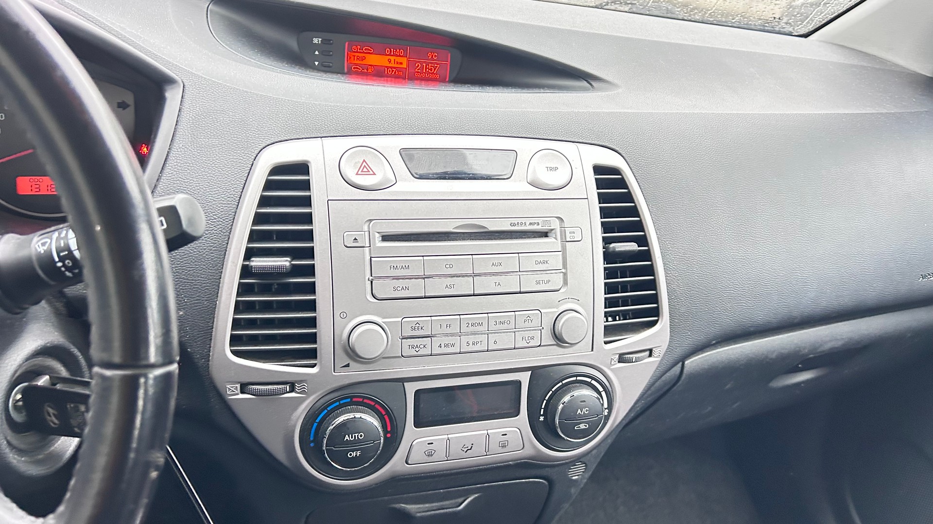 HYUNDAI i20 1.6 CRDi Premium-image-8