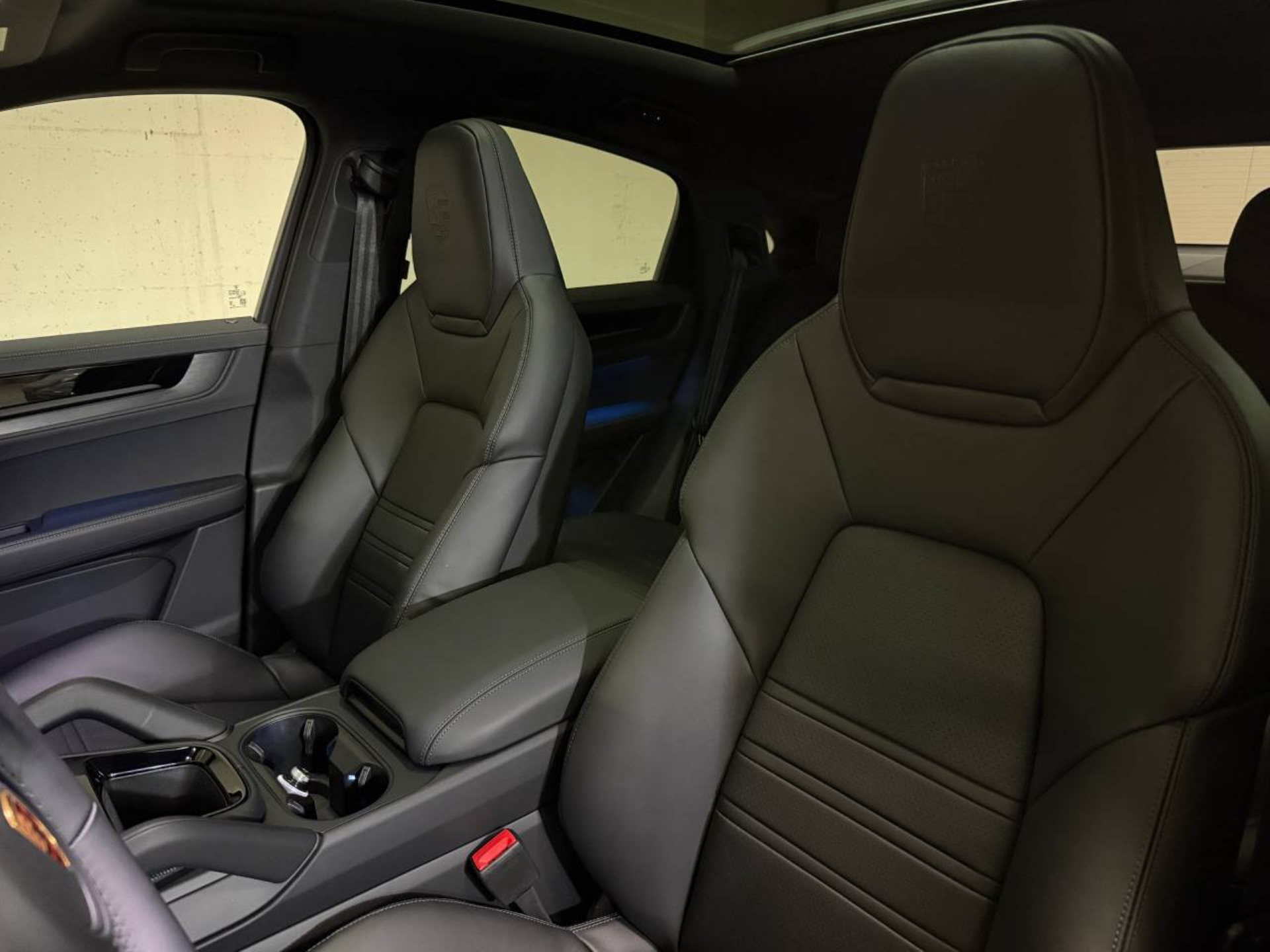 PORSCHE Cayenne E-Hybrid Coupé Black Edition-image-4
