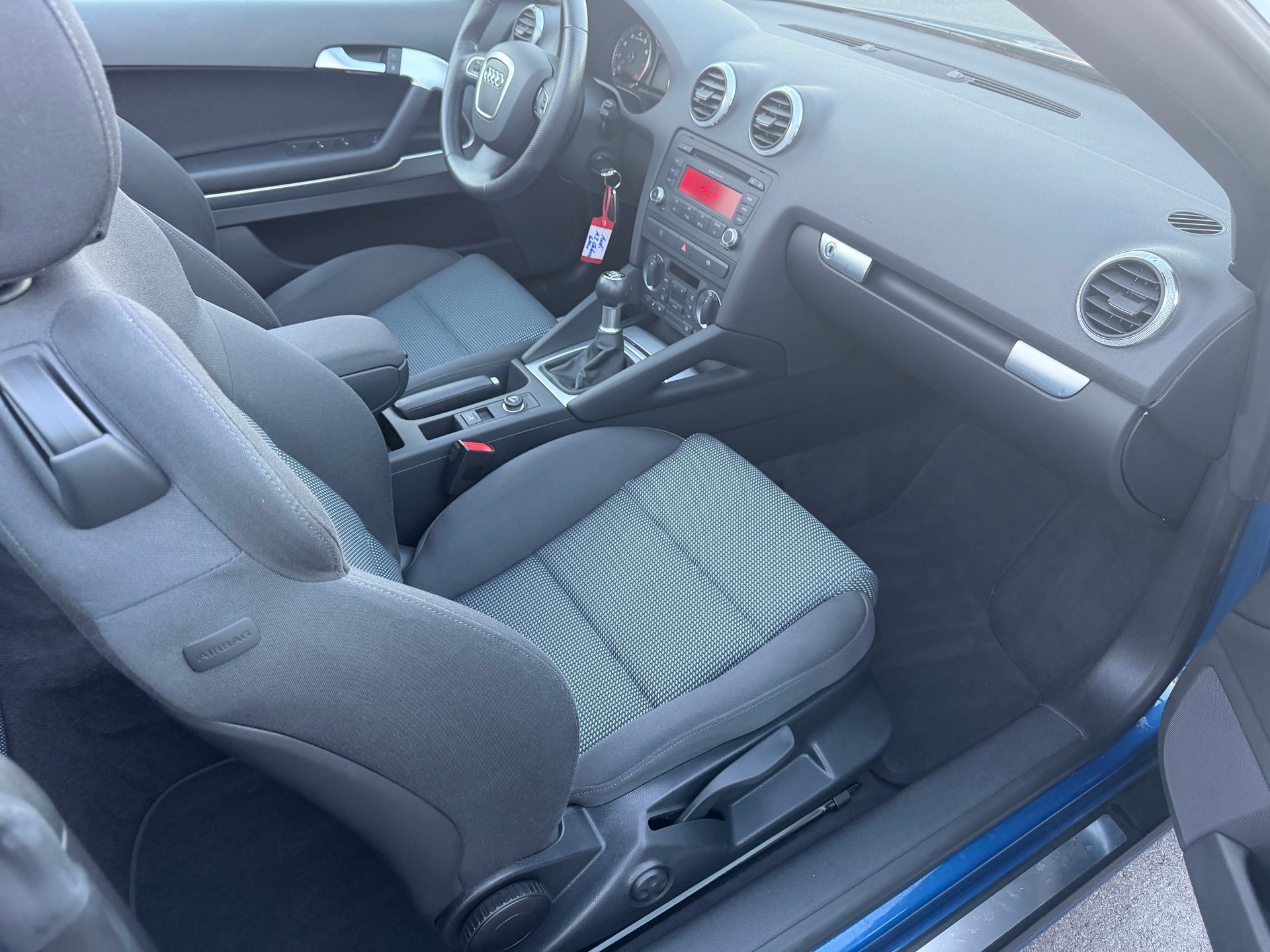 AUDI A3 Cabriolet 1.8 TFSI Ambition-image-12