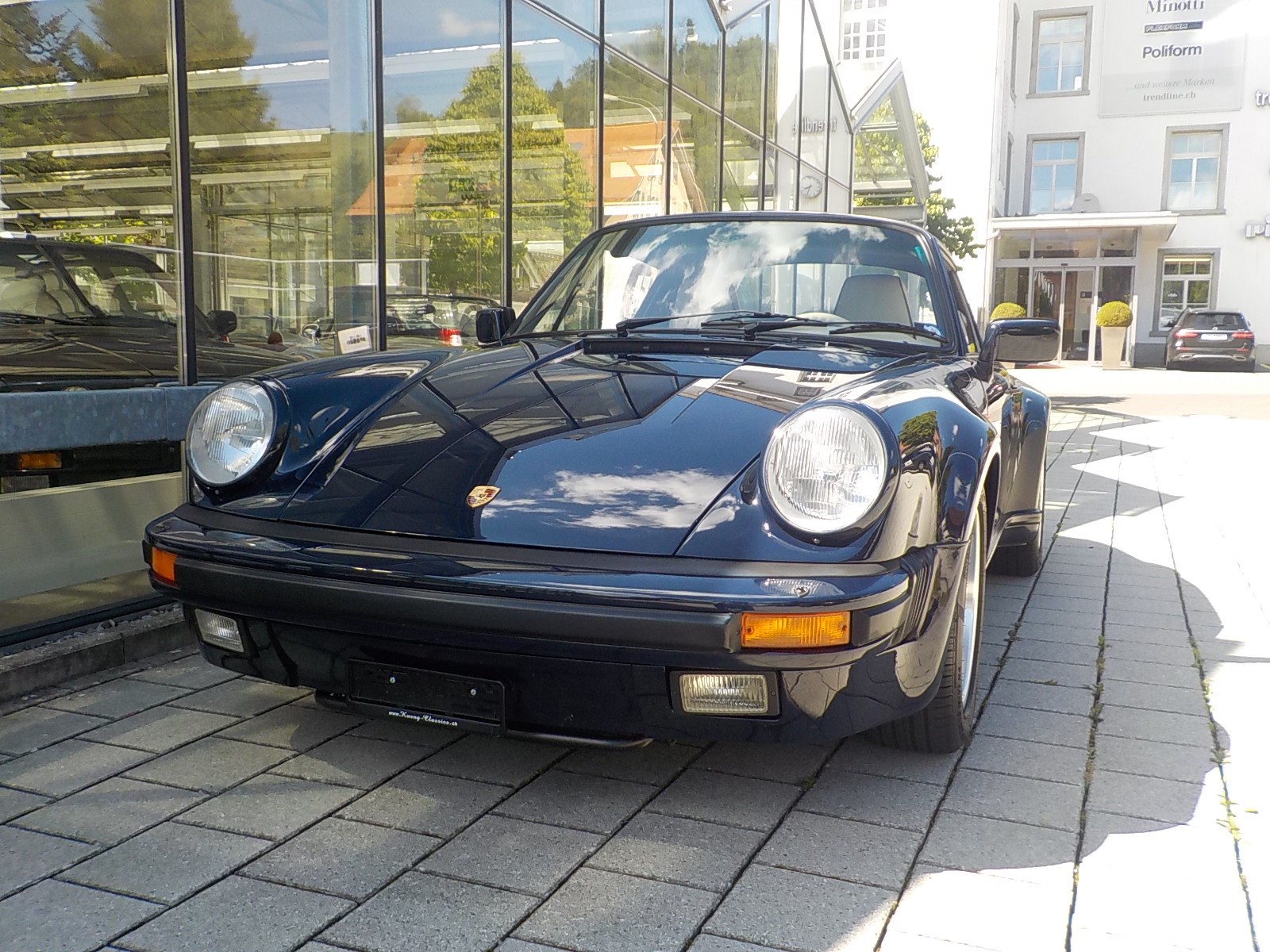 PORSCHE 911 Carrera Cabrio-image-2