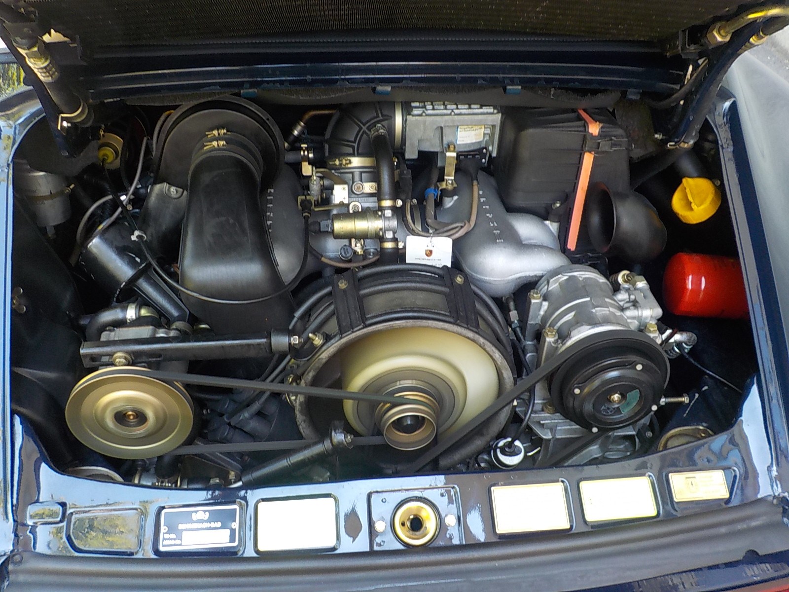 PORSCHE 911 Carrera Cabrio-image-12