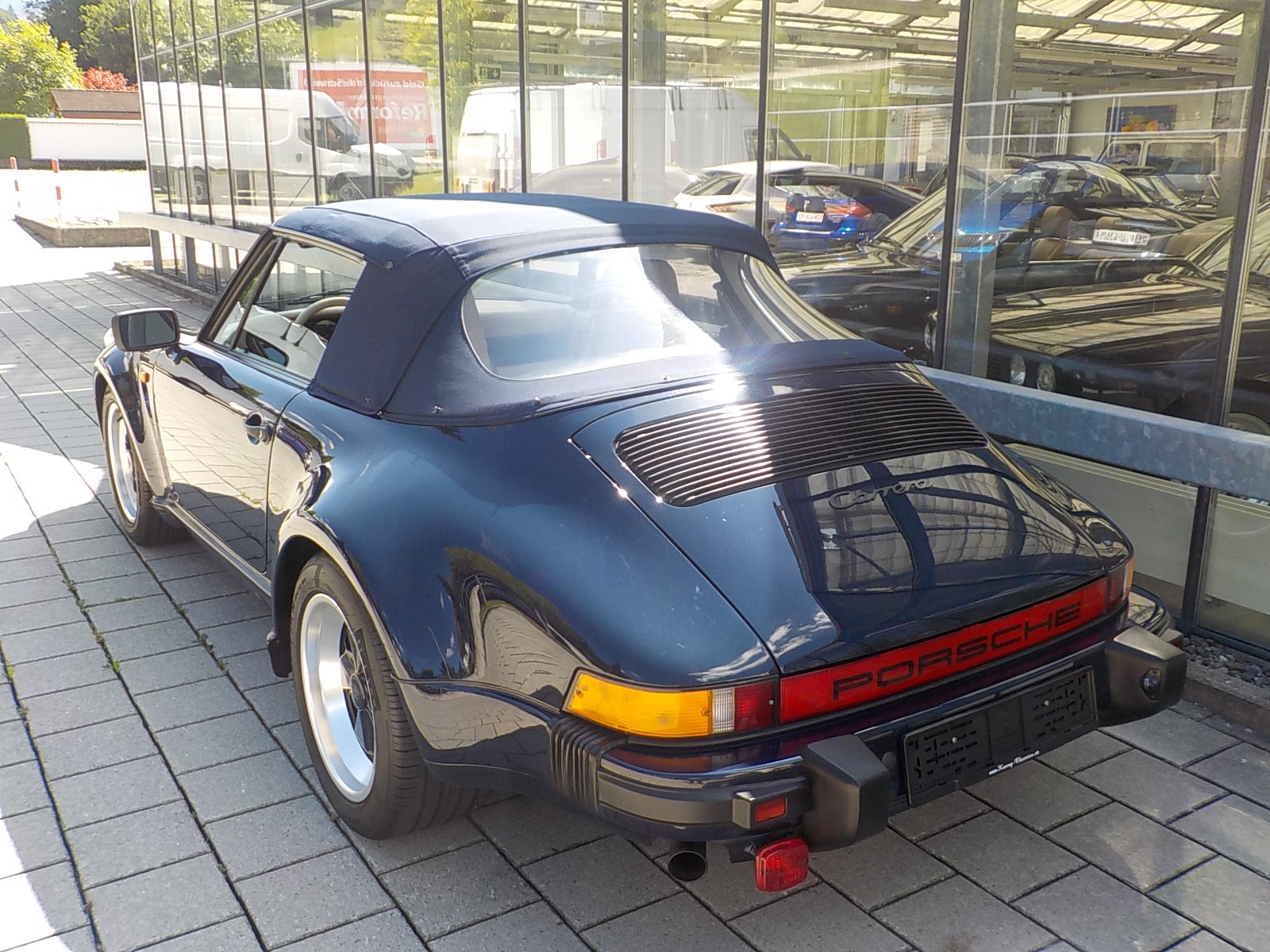 PORSCHE 911 Carrera Cabrio-image-3