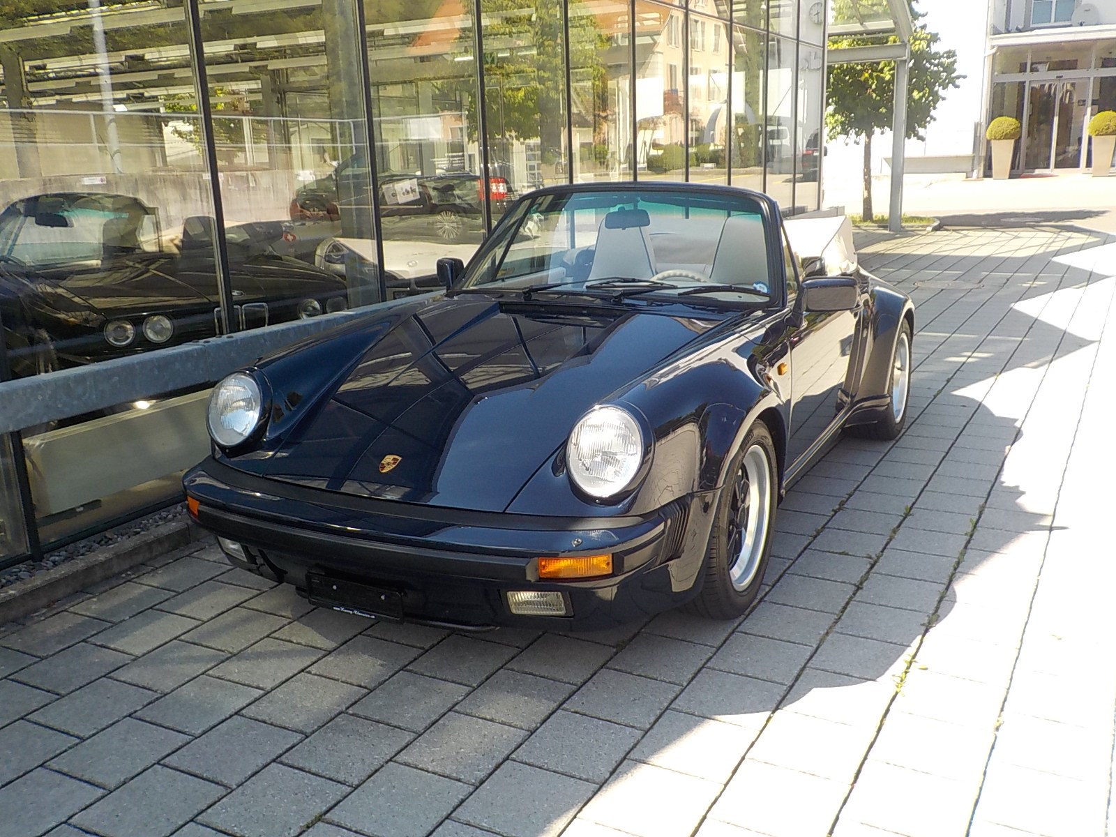 PORSCHE 911 Carrera Cabrio-image-4
