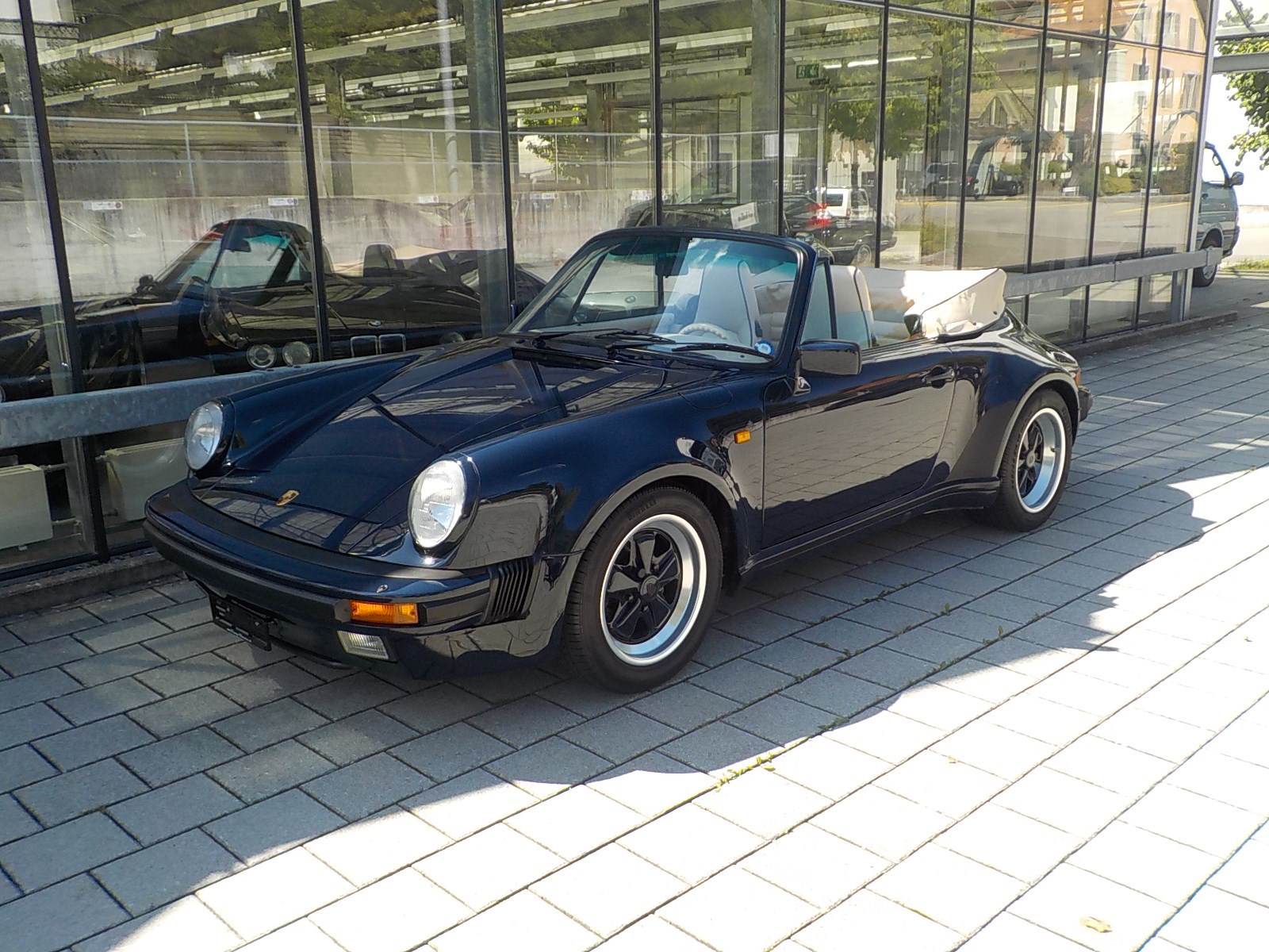 PORSCHE 911 Carrera Cabrio-image-5