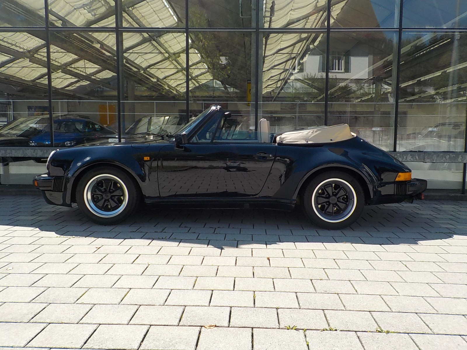 PORSCHE 911 Carrera Cabrio-image-6
