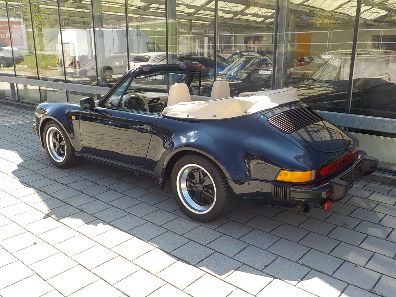 PORSCHE 911 Carrera Cabrio-image-7