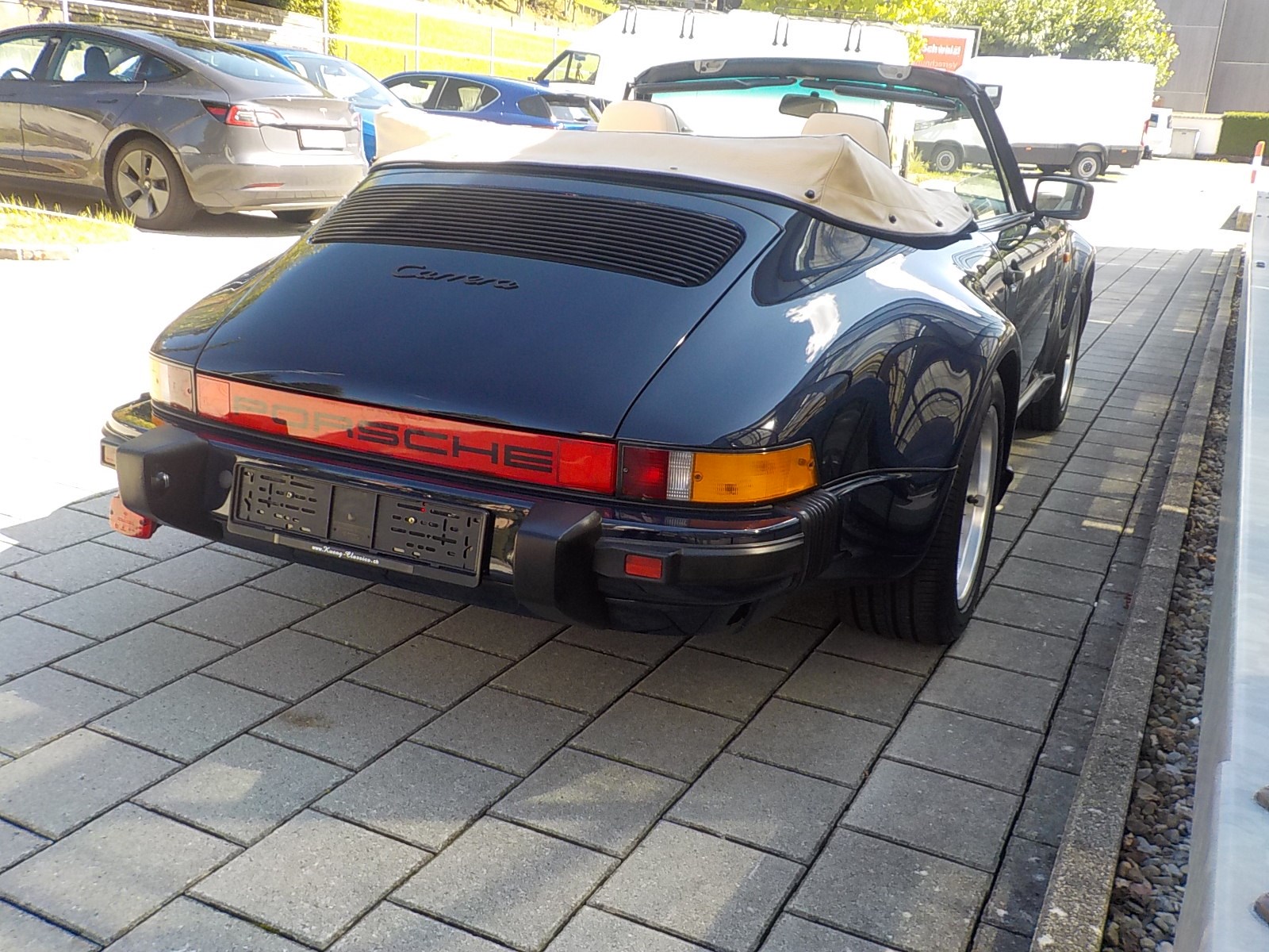 PORSCHE 911 Carrera Cabrio-image-9