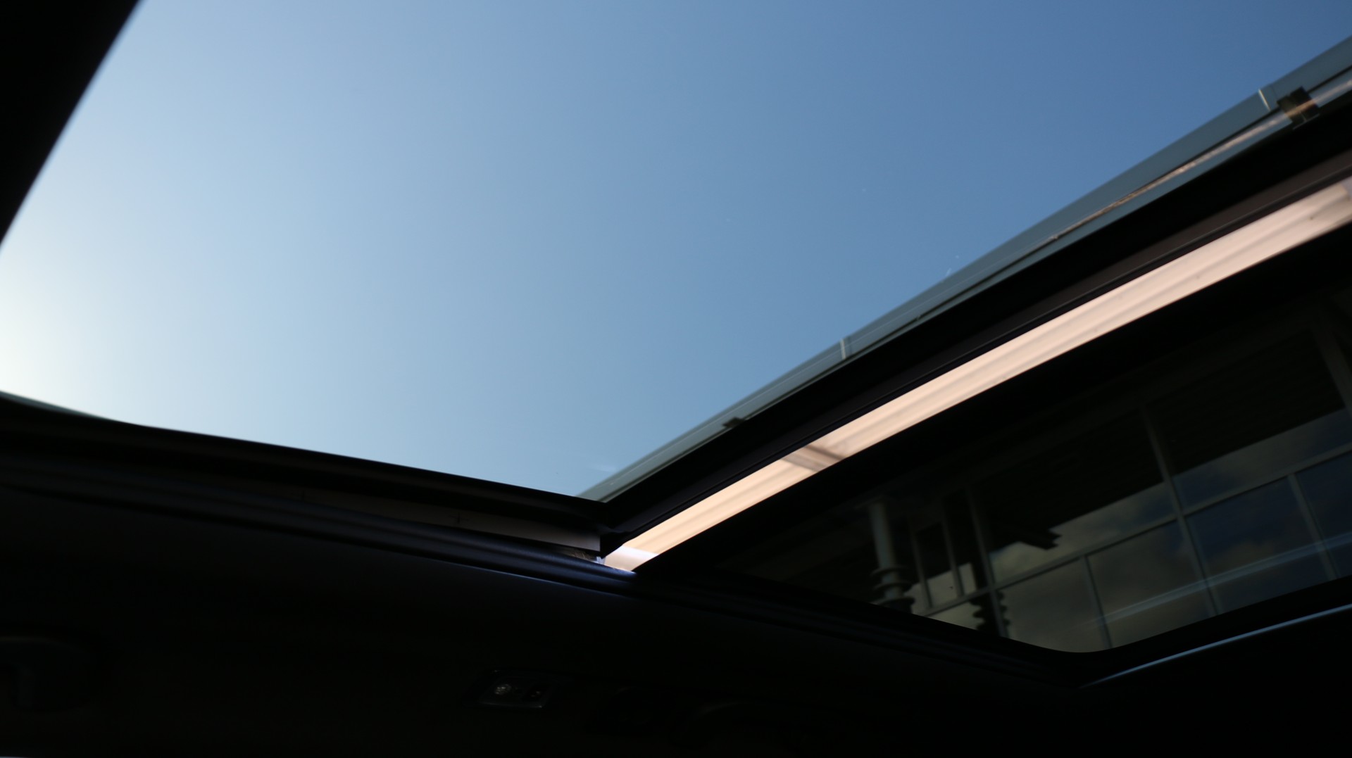 VOLVO XC60 T8 eAWD-image-16