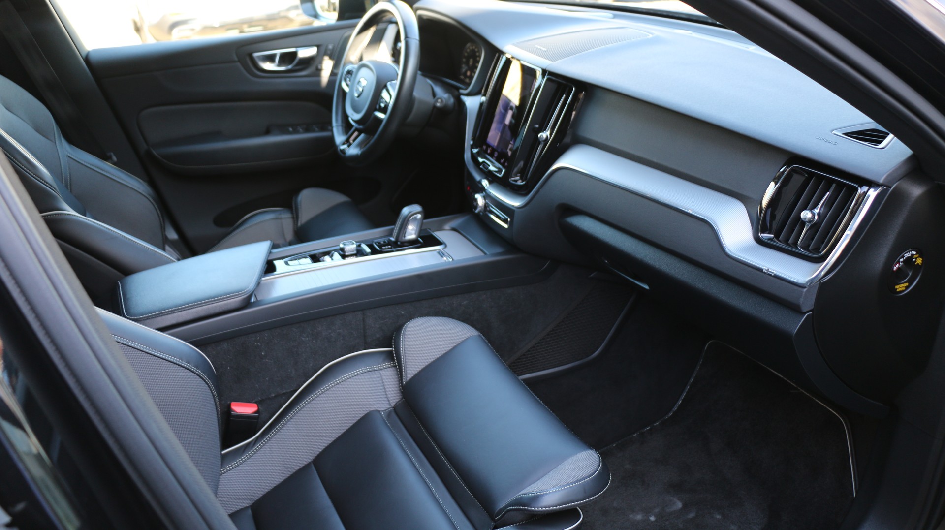 VOLVO XC60 T8 eAWD-image-27