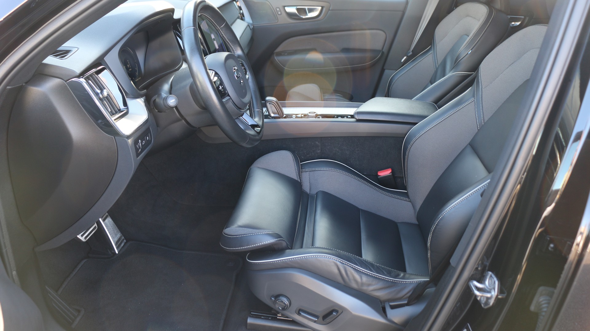 VOLVO XC60 T8 eAWD-image-19