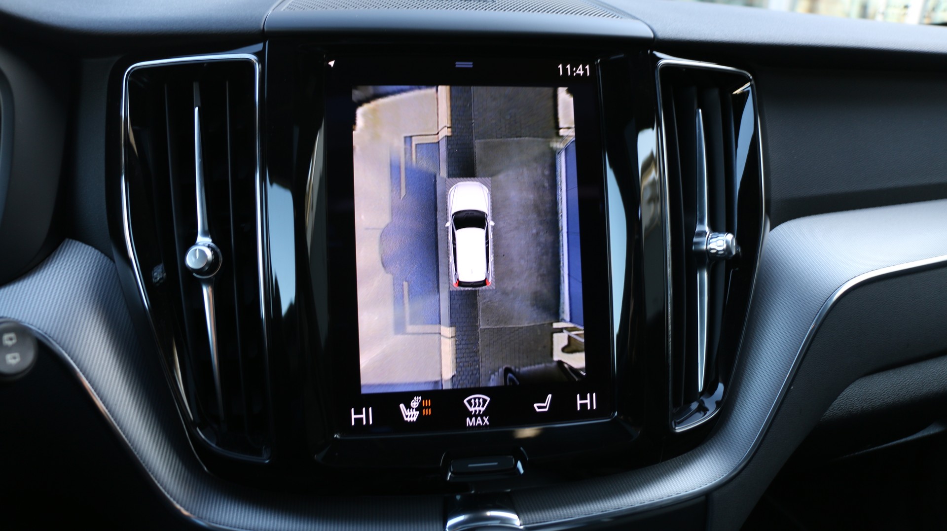 VOLVO XC60 T8 eAWD-image-18