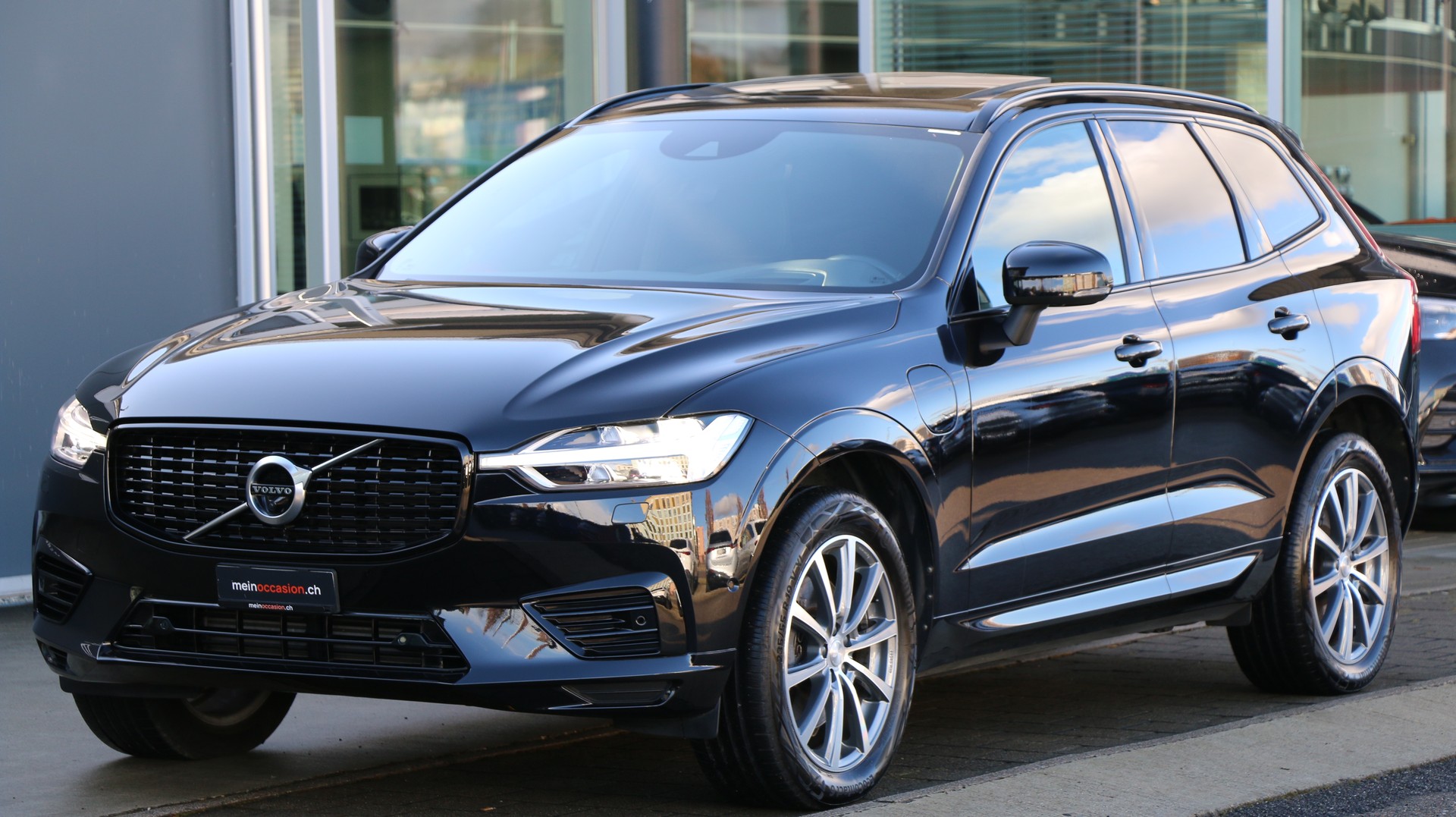 VOLVO XC60 T8 eAWD-image-1