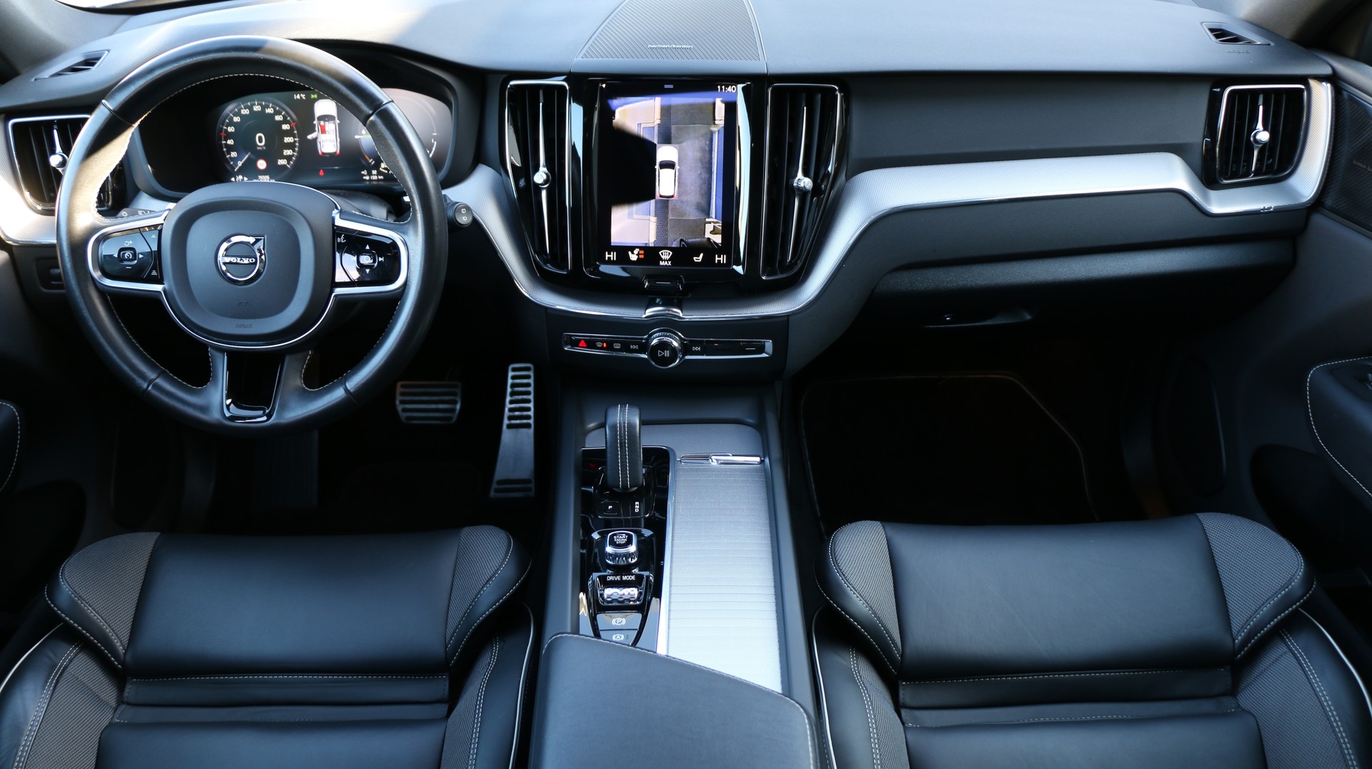 VOLVO XC60 T8 eAWD-image-22
