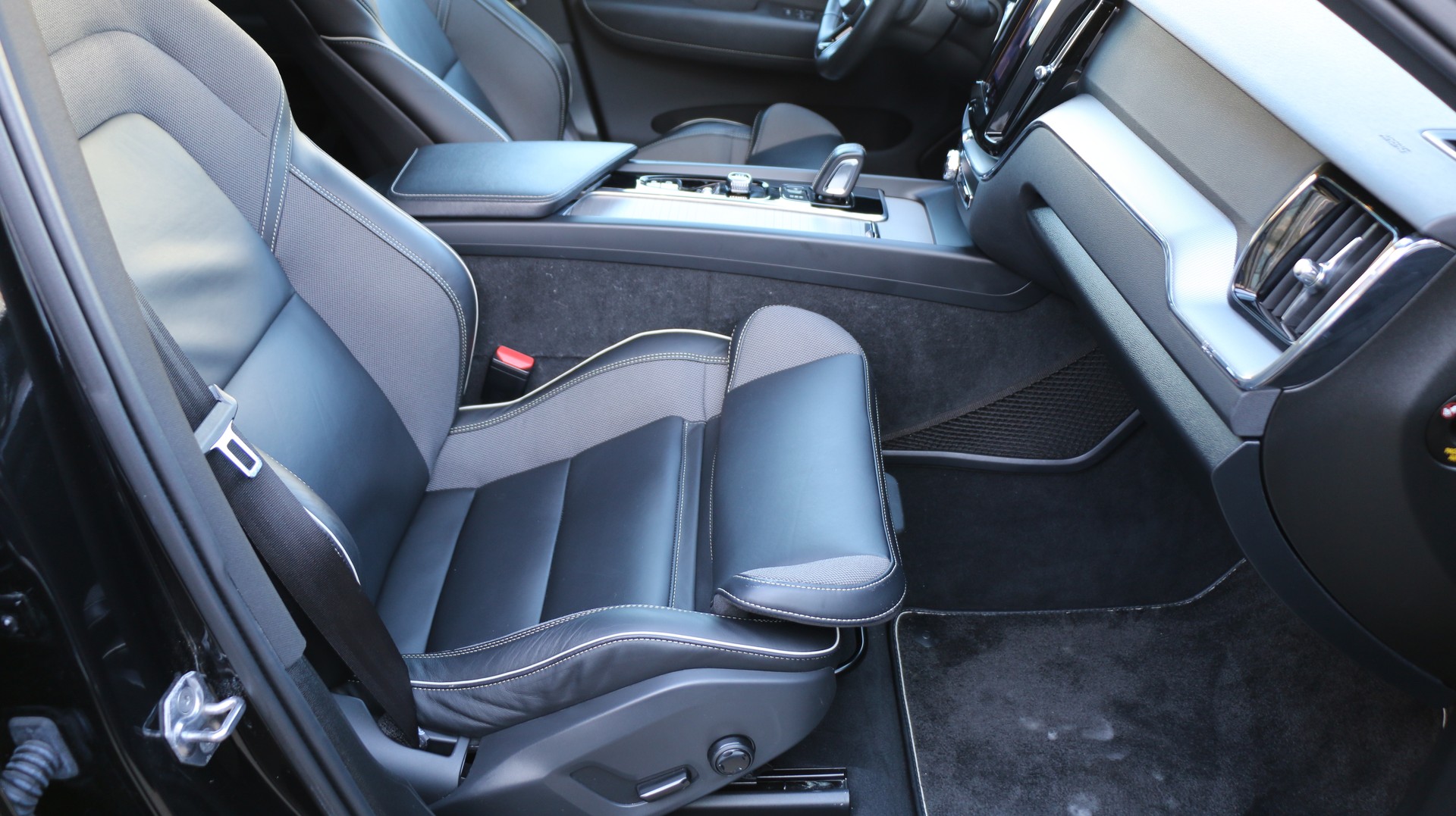 VOLVO XC60 T8 eAWD-image-26