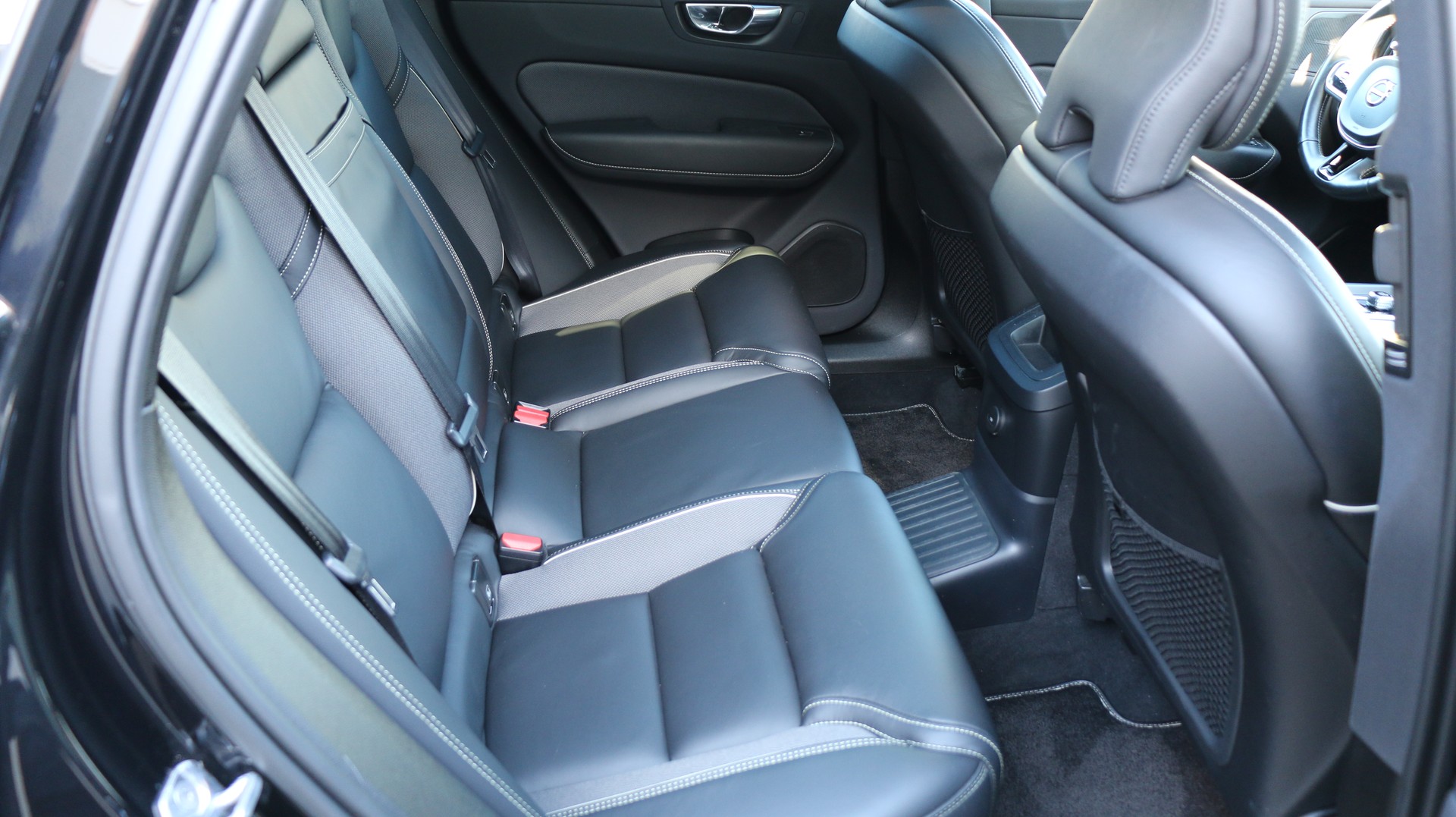 VOLVO XC60 T8 eAWD-image-25