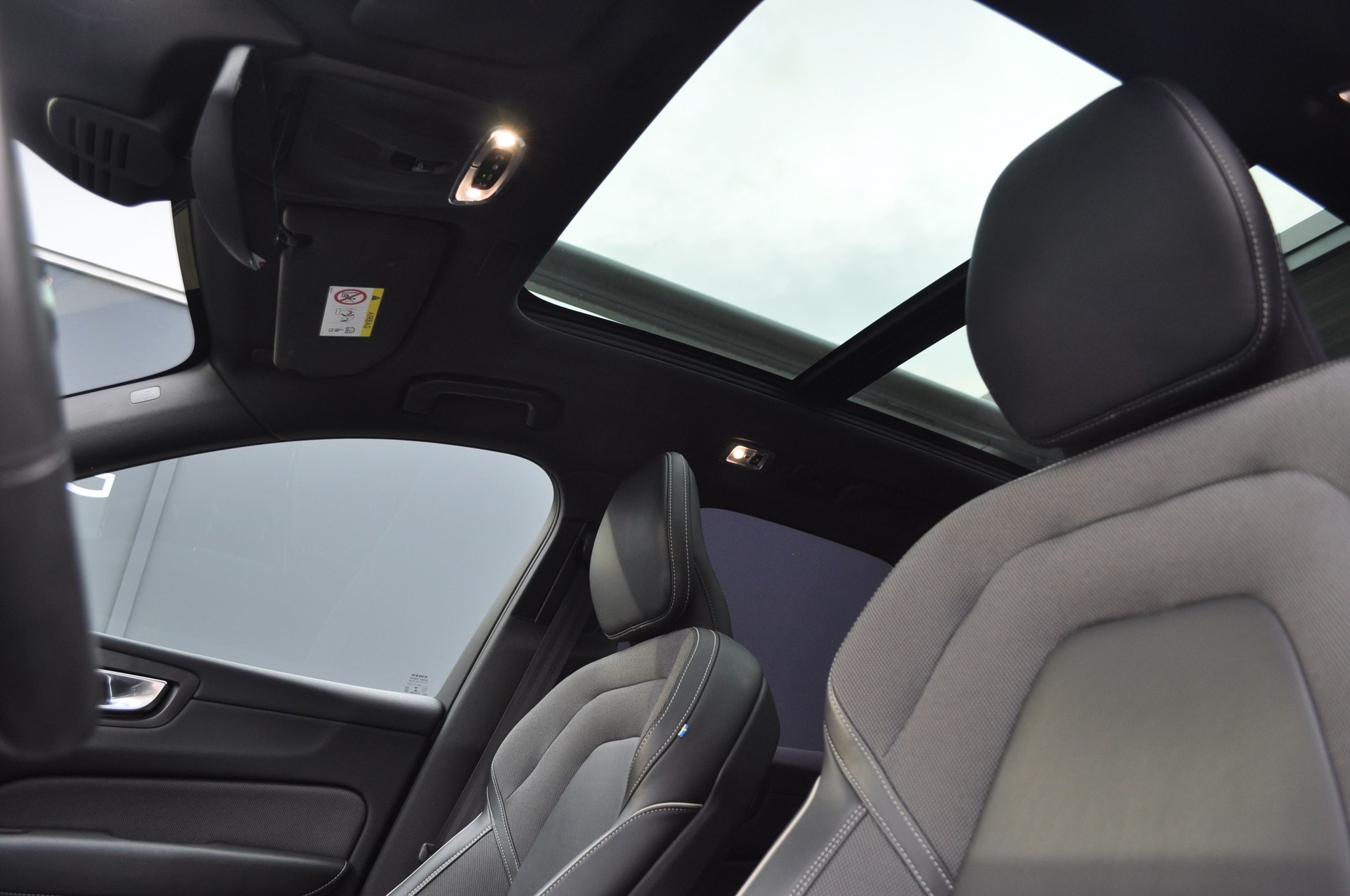 VOLVO XC60 T8 eAWD-image-9