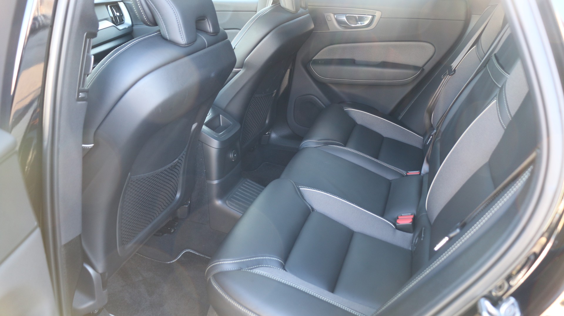 VOLVO XC60 T8 eAWD-image-23