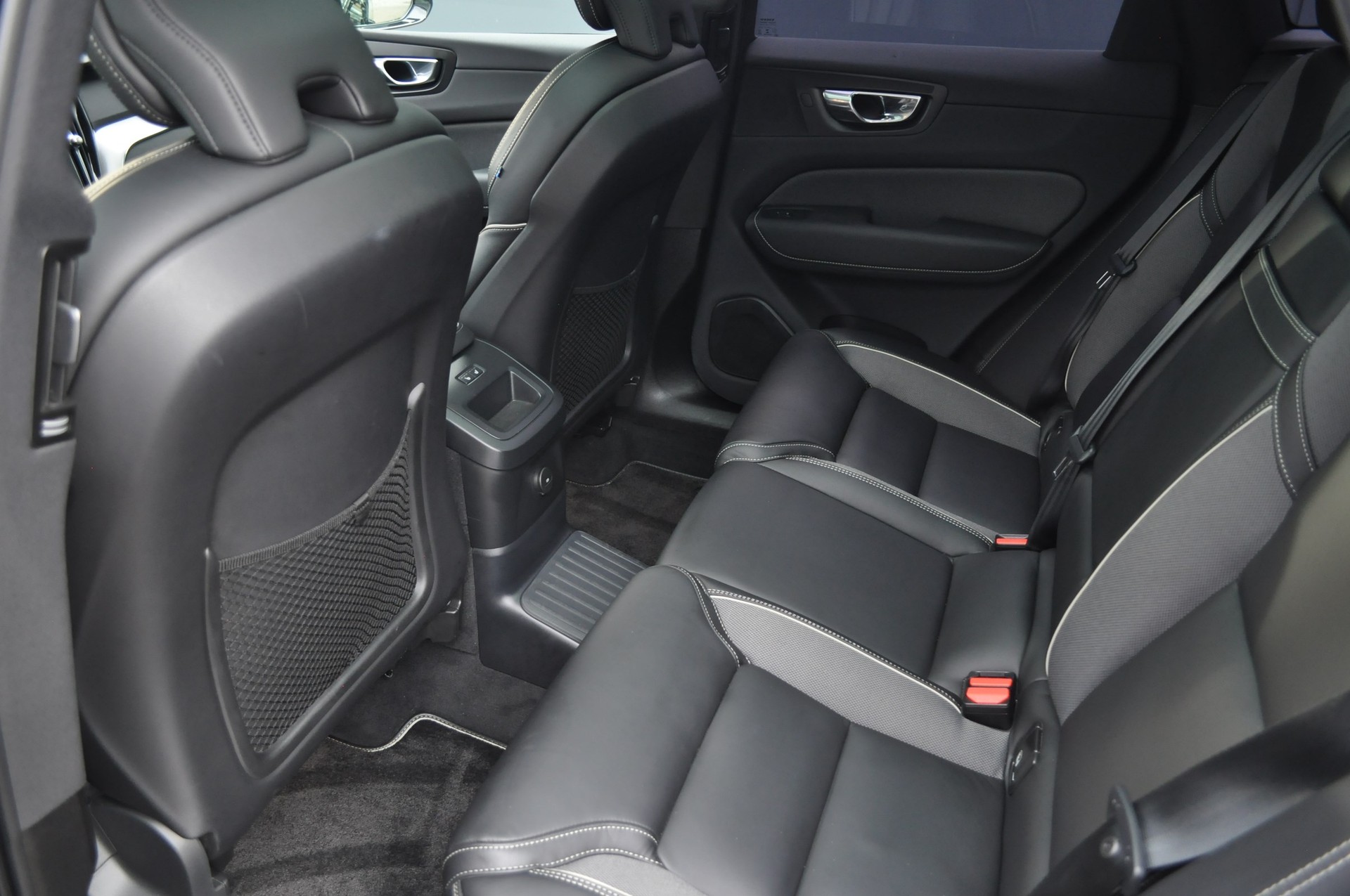 VOLVO XC60 T8 eAWD-image-11