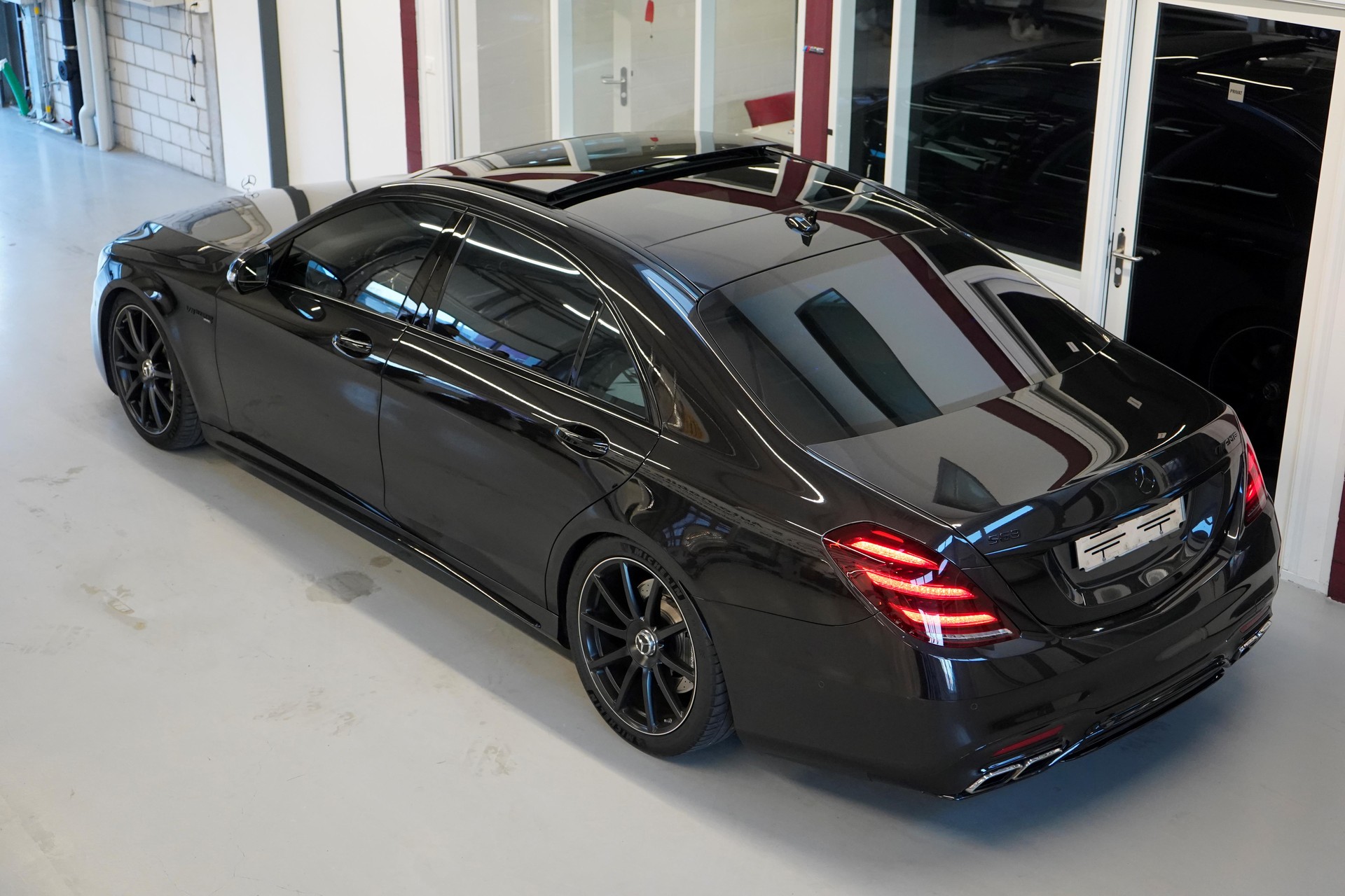 MERCEDES-BENZ S 63 AMG L 4Matic+ 9G-Tronic-image-4