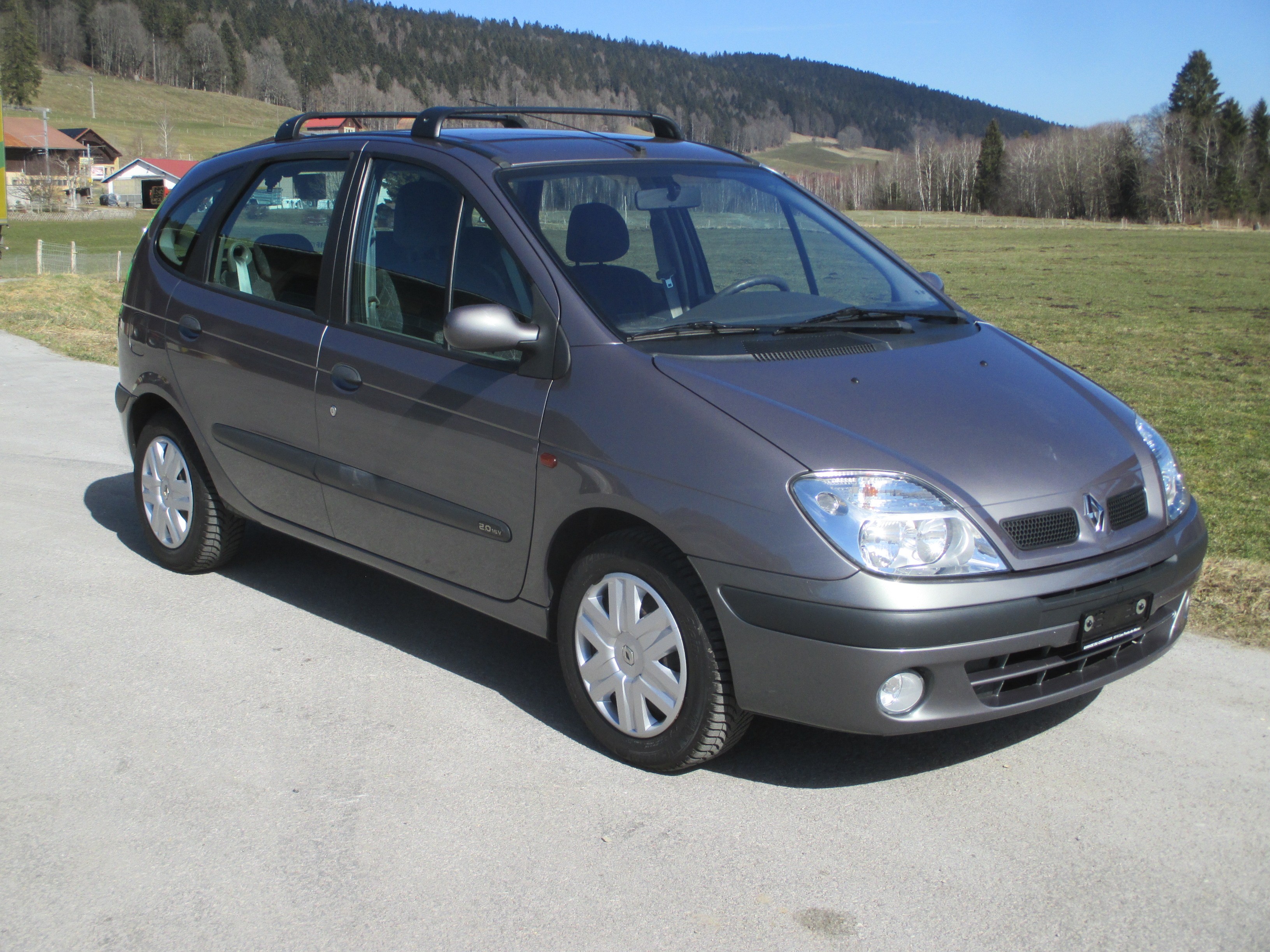 RENAULT Scénic 2.0 16V Expression (Kompaktvan / Minivan)