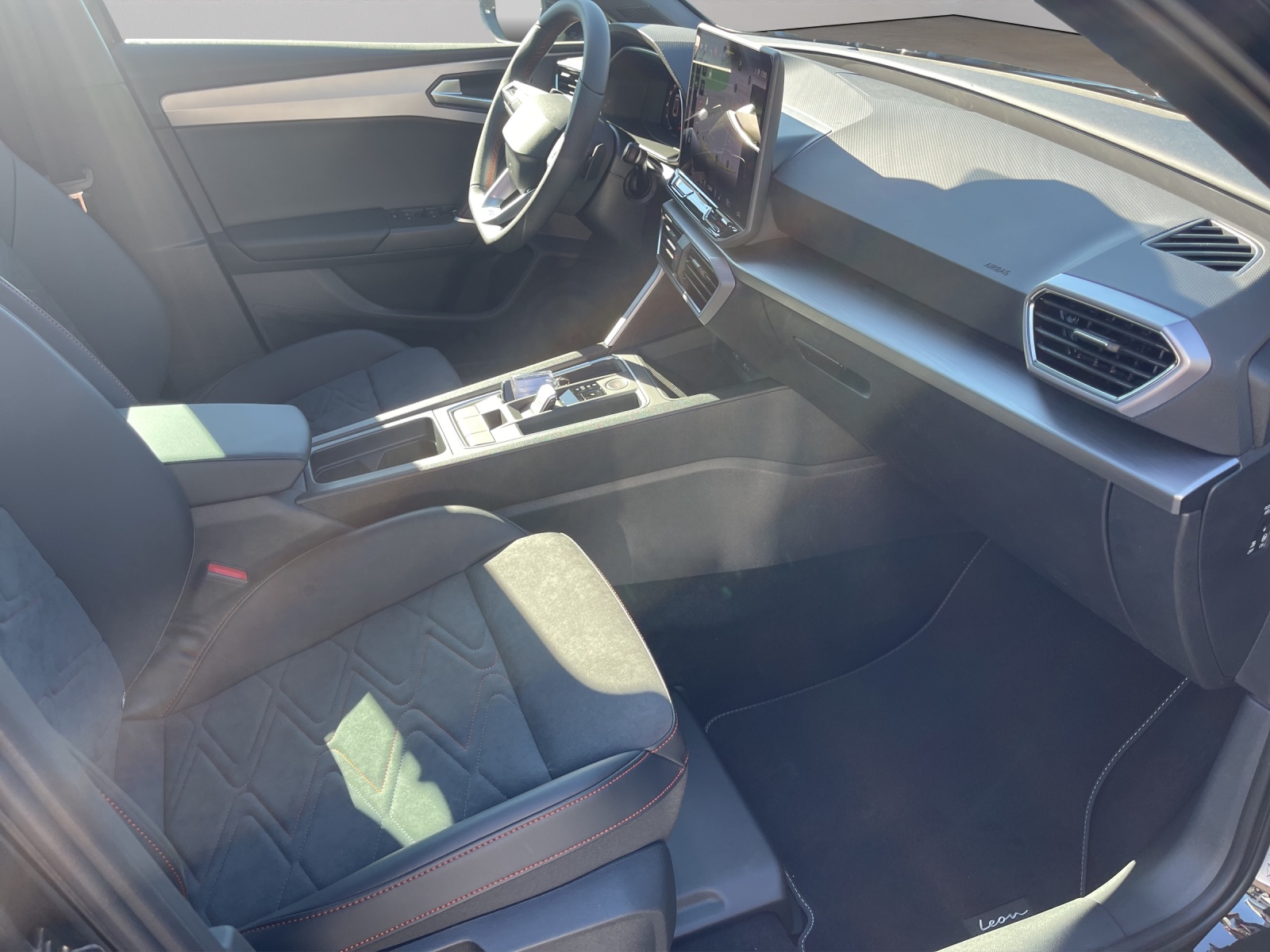 SEAT Leon 1.5 eTSI mHEV DSG 75 Edition-image-10