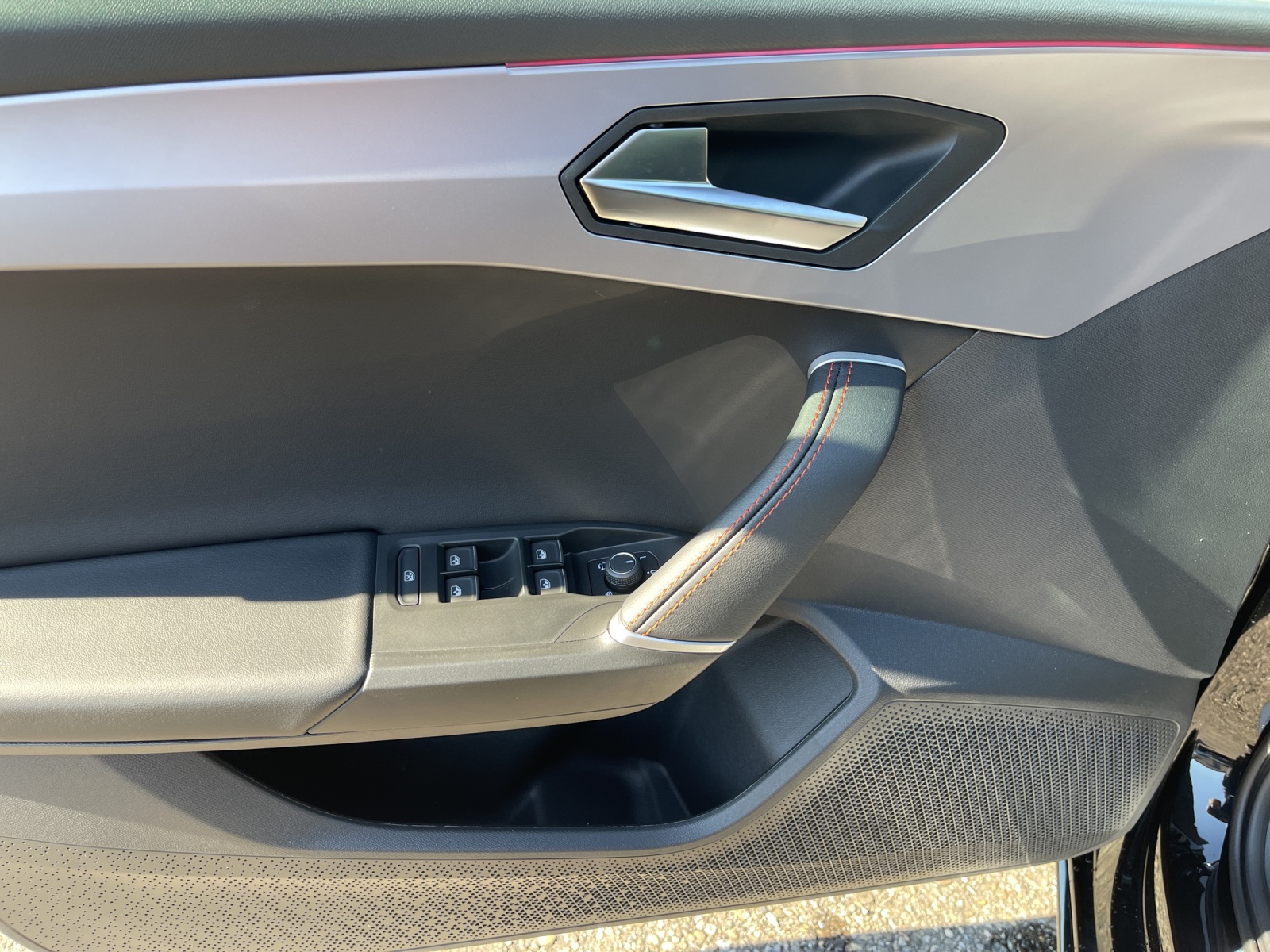 SEAT Leon 1.5 eTSI mHEV DSG 75 Edition-image-7