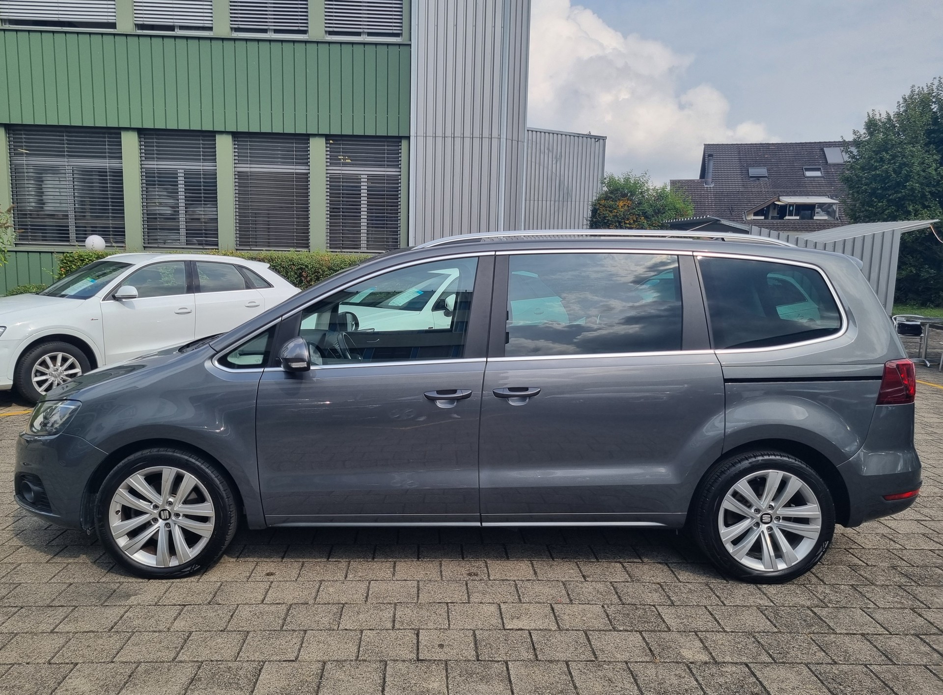 SEAT Alhambra 2.0 TDI Highline 7 P 184 PS DSG-image-2