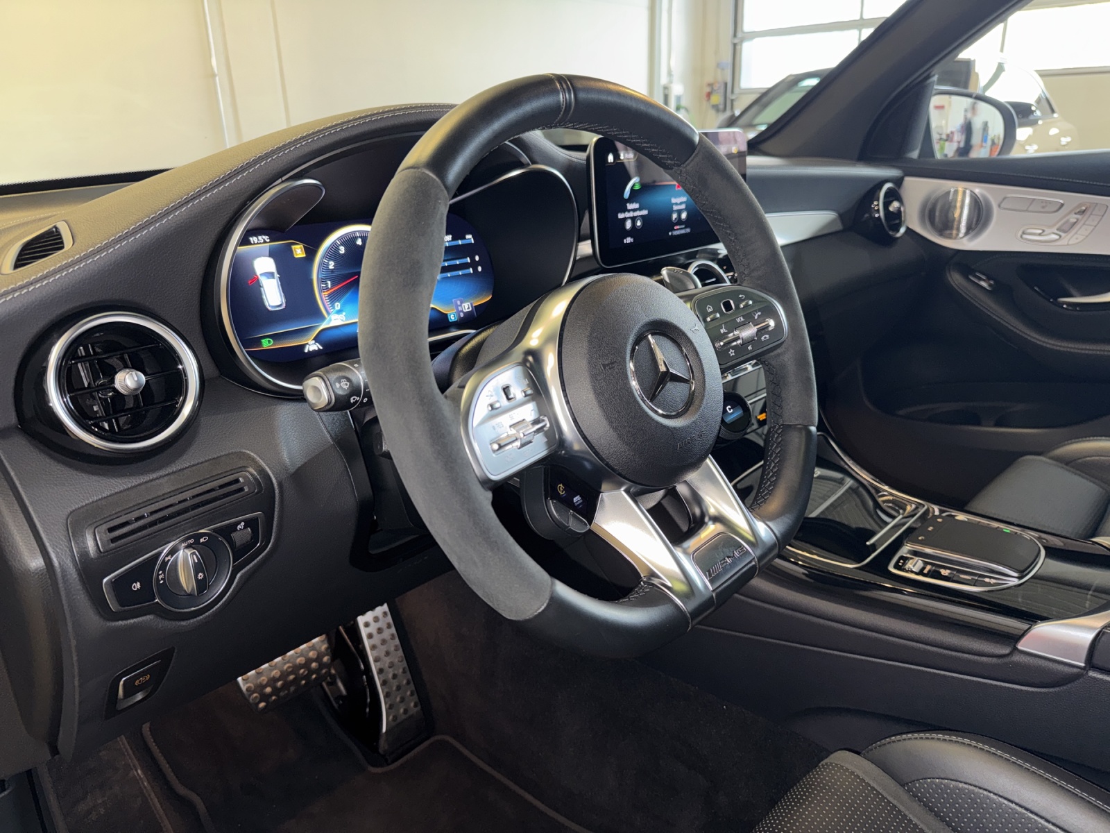 MERCEDES-BENZ GLC 63 S AMG 4Matic 9G-Tronic-image-16