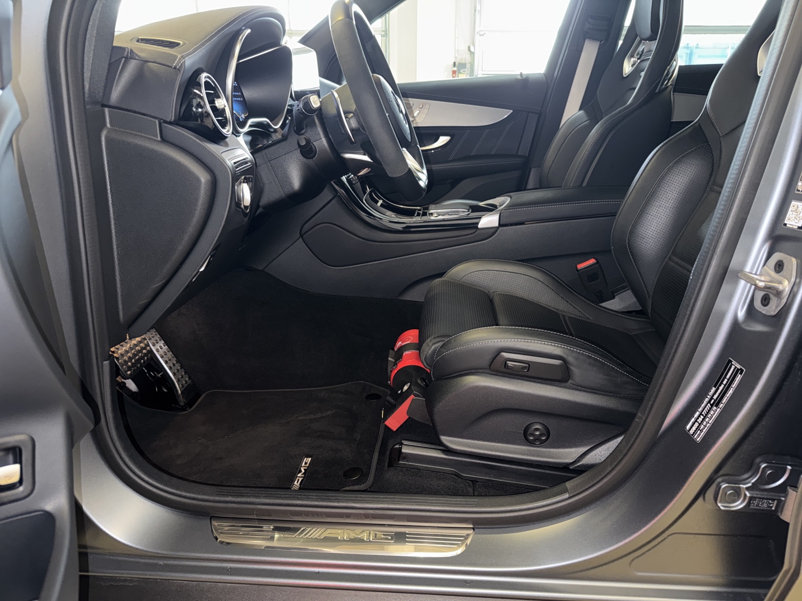 MERCEDES-BENZ GLC 63 S AMG 4Matic 9G-Tronic-image-17