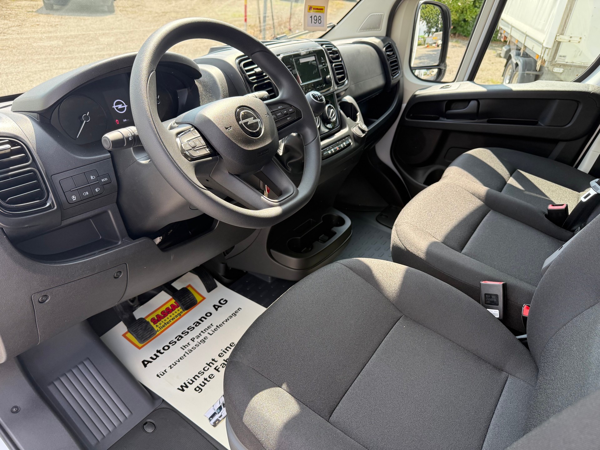 OPEL Movano 2.2 d 3.5t L2H2 140 PS neues Interieur-image-9