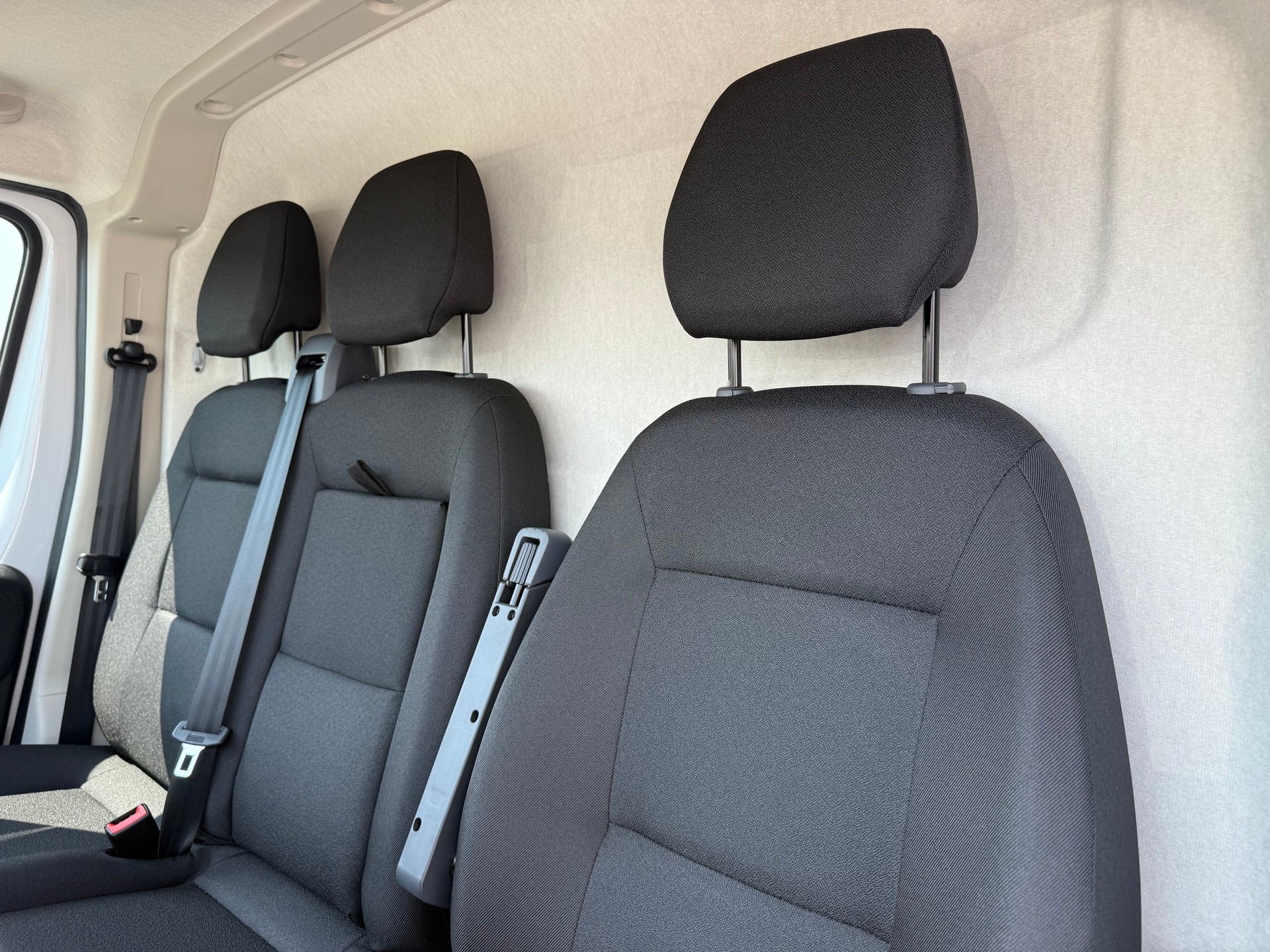 OPEL Movano 2.2 d 3.5t L2H2 140 PS neues Interieur-image-12