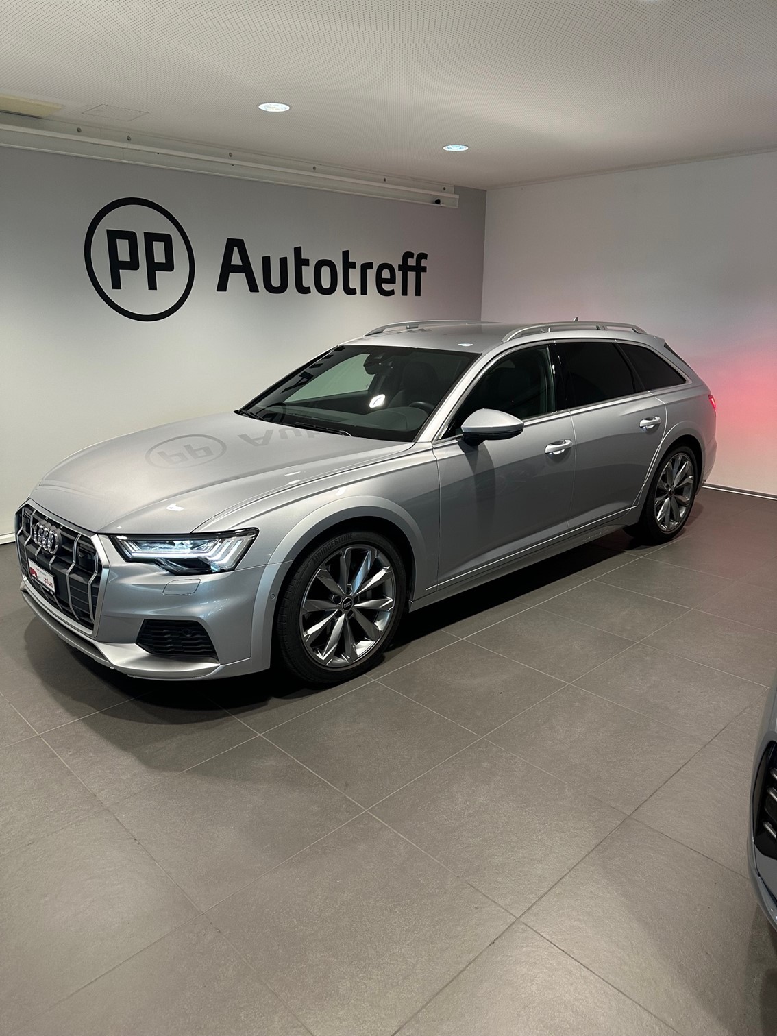 AUDI A6 Avant 40 TDI quattro S-tronic-image-1