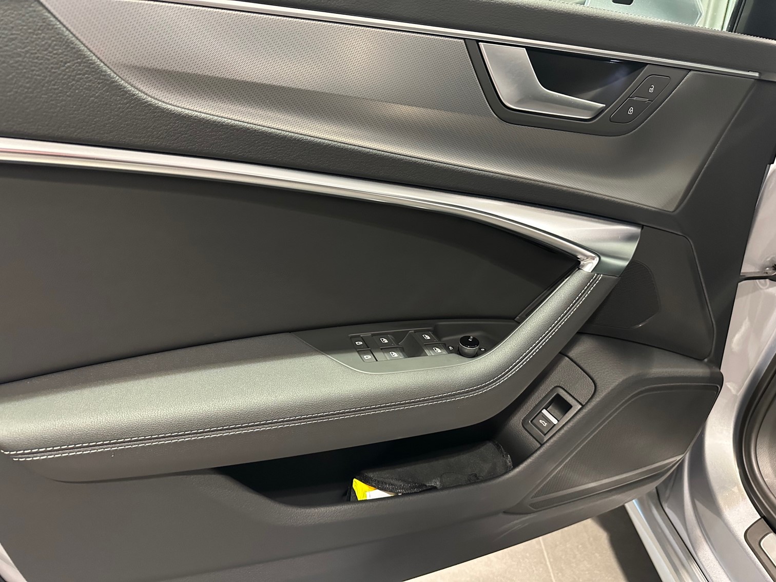 AUDI A6 Avant 40 TDI quattro S-tronic-image-2