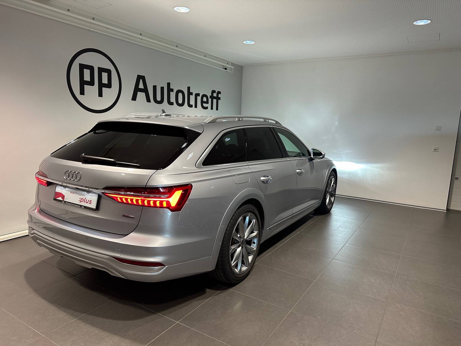 AUDI A6 Avant 40 TDI quattro S-tronic-image-8