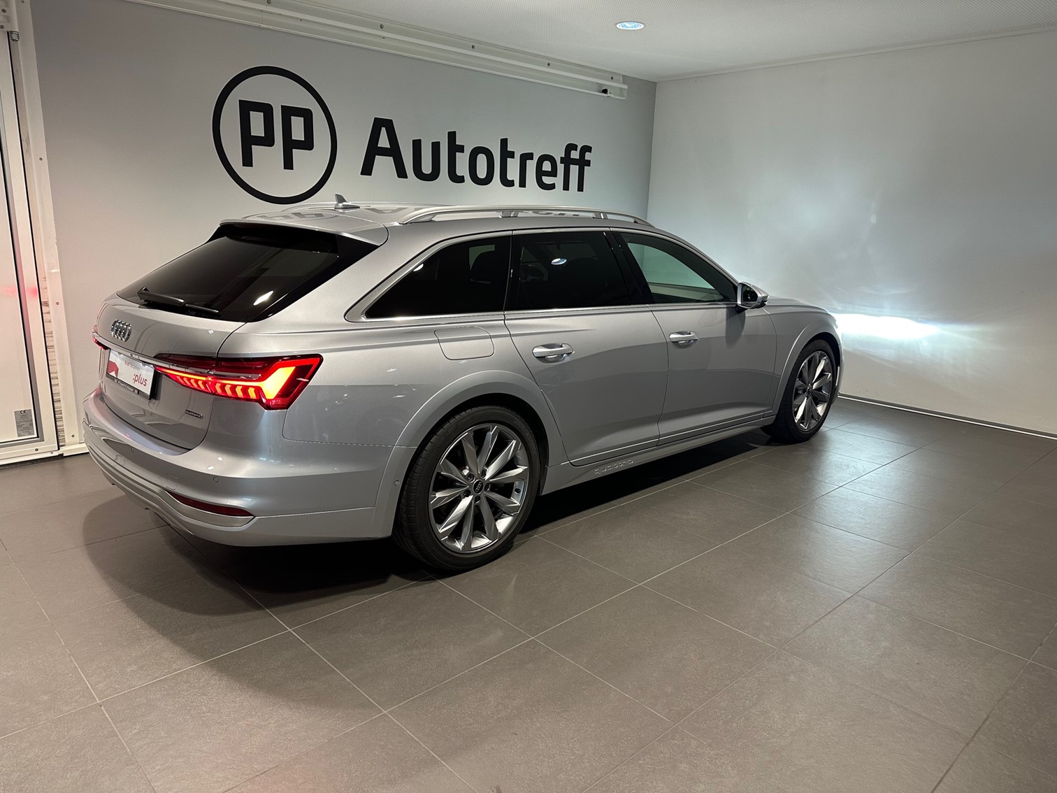 AUDI A6 Avant 40 TDI quattro S-tronic-image-9
