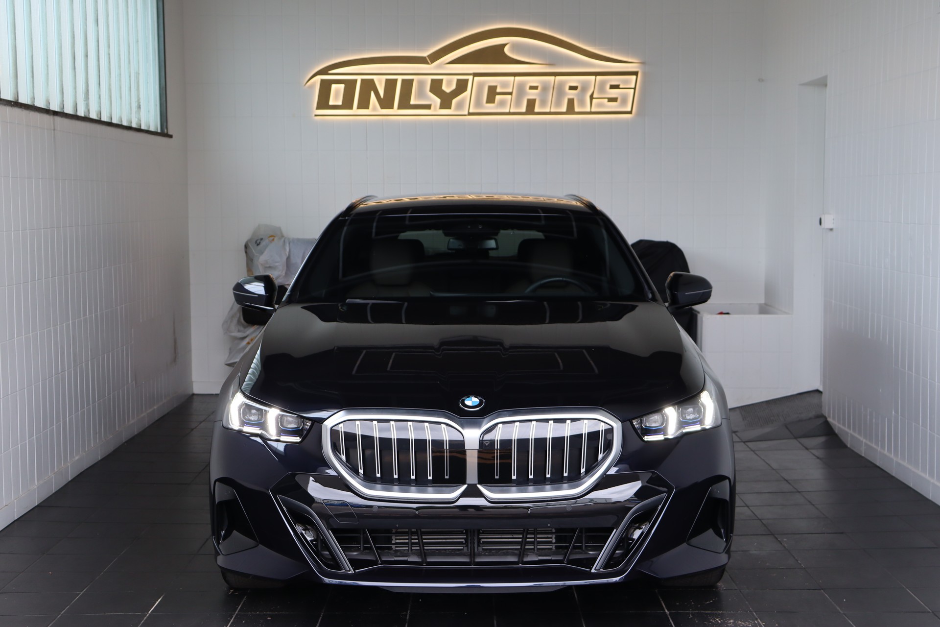 BMW 540d XDRIVE 48V TOURING M SPORT STEPTRONIC ** FAHRASSISTENZ-PAKET ** BOWERS & WILKINS ** 360 GRA PARK-PAKET **-image-2
