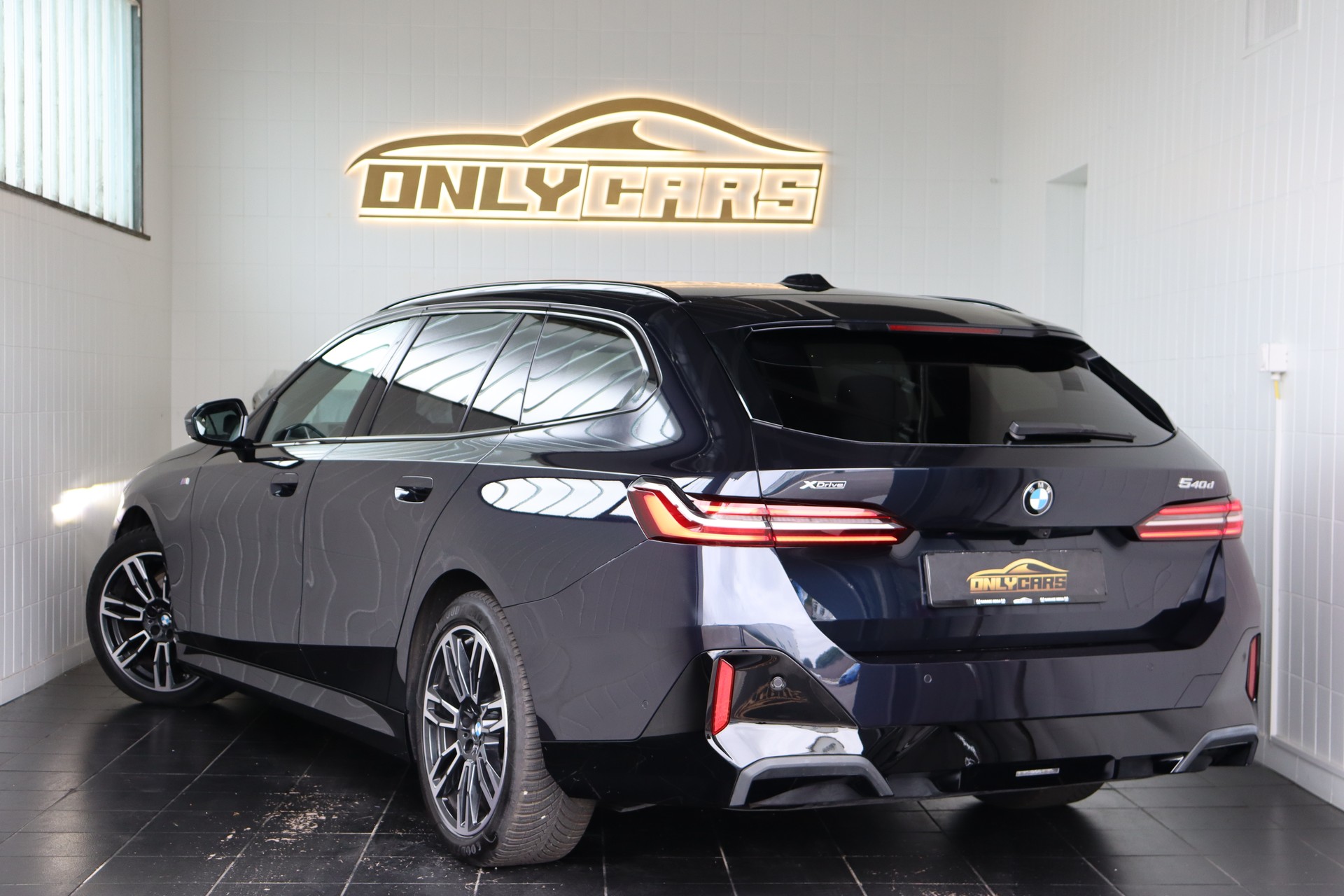 BMW 540d XDRIVE 48V TOURING M SPORT STEPTRONIC ** FAHRASSISTENZ-PAKET ** BOWERS & WILKINS ** 360 GRA PARK-PAKET **-image-6